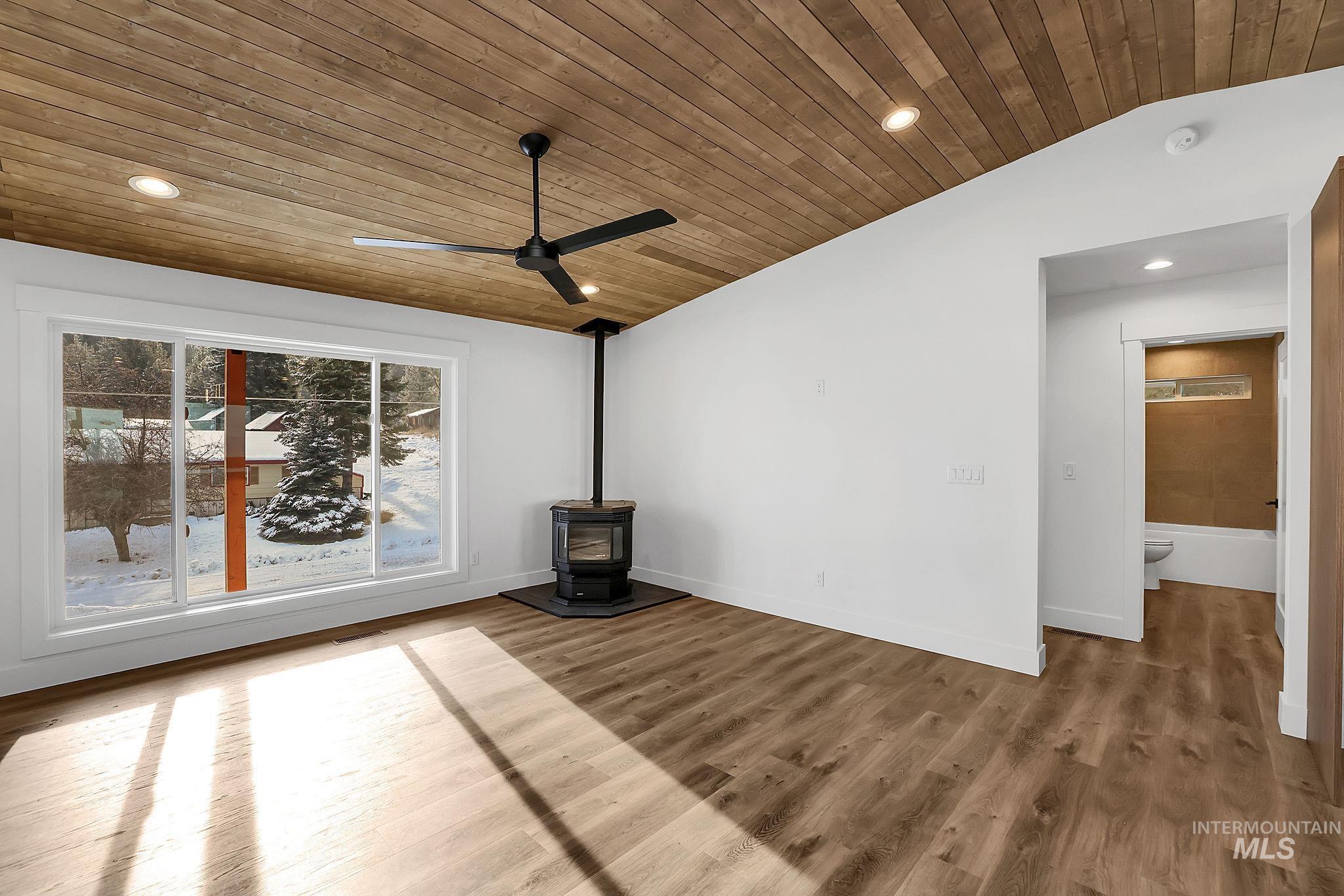 204 W Mill St, Cascade, Idaho 83611, 3 Bedrooms, 2 Bathrooms, Residential For Sale, Price $560,000,MLS 98965798