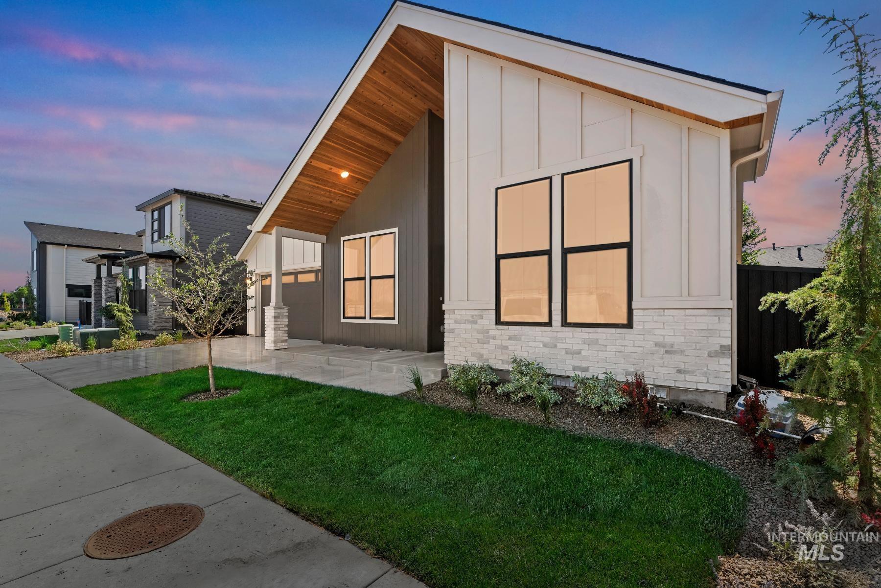 967 W Malbar St., Meridian, Idaho 83646, 3 Bedrooms, 2 Bathrooms, Residential For Sale, Price $759,900,MLS 98965805