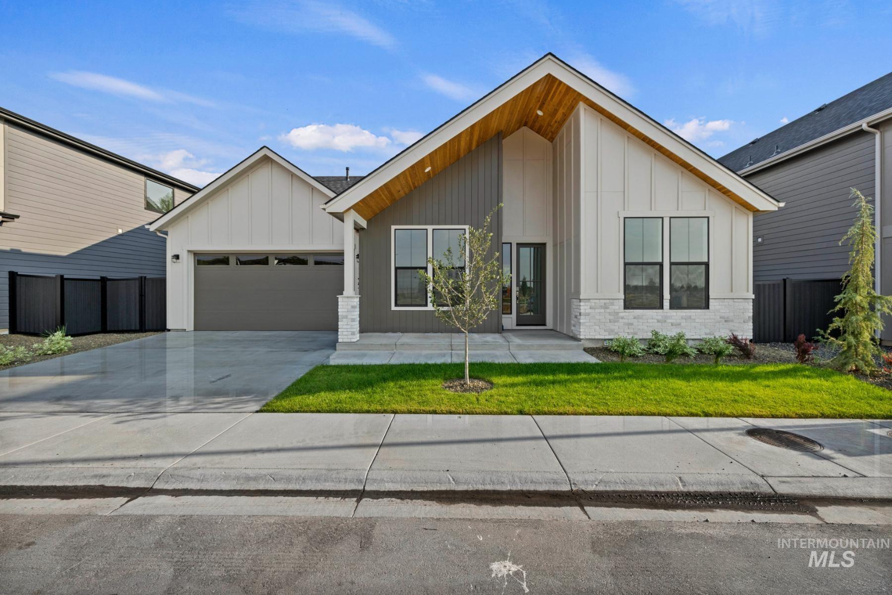 967 W Malbar St., Meridian, Idaho 83646, 3 Bedrooms, 2 Bathrooms, Residential For Sale, Price $759,900,MLS 98965805