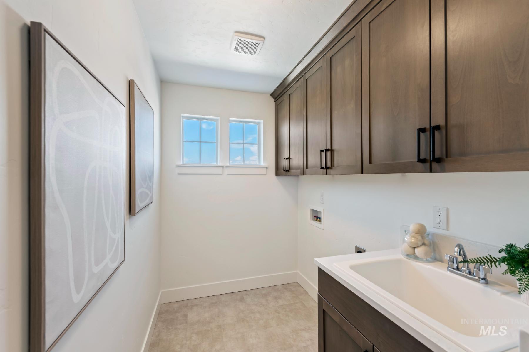 945 W Malbar St, Meridian, Idaho 83646, 5 Bedrooms, 3 Bathrooms, Residential For Sale, Price $735,900,MLS 98965809