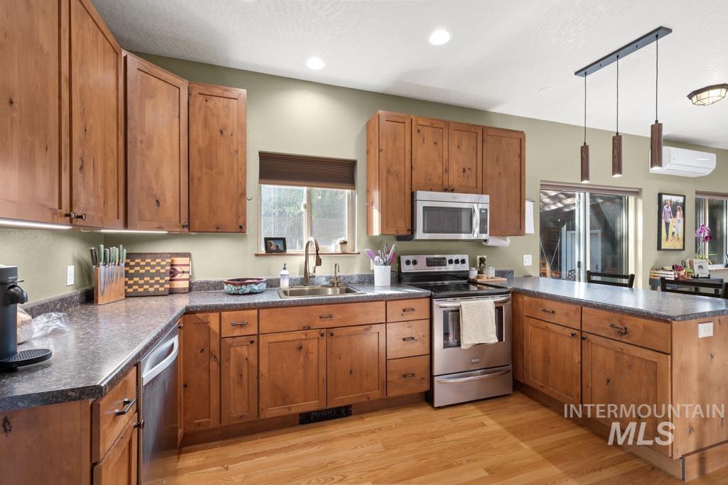 417 E E St, Moscow, Idaho 83843, 4 Bedrooms, 3 Bathrooms, Residential For Sale, Price $624,000,MLS 98965819