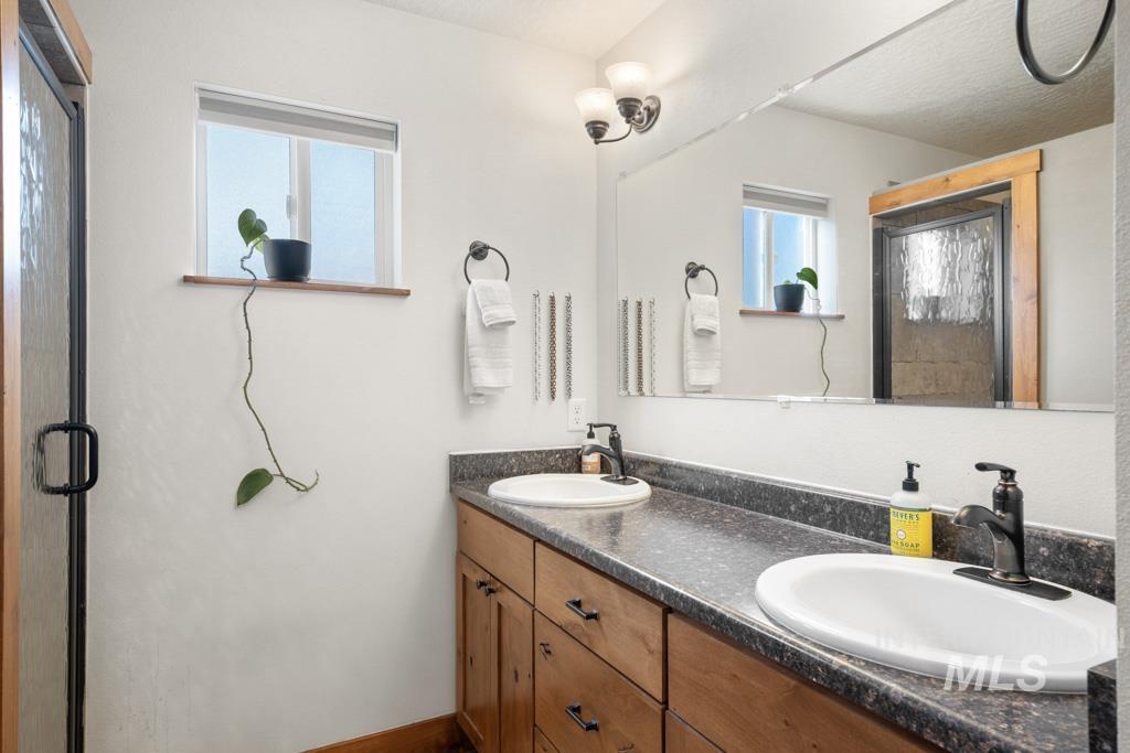 417 E E St, Moscow, Idaho 83843, 4 Bedrooms, 3 Bathrooms, Residential For Sale, Price $624,000,MLS 98965819