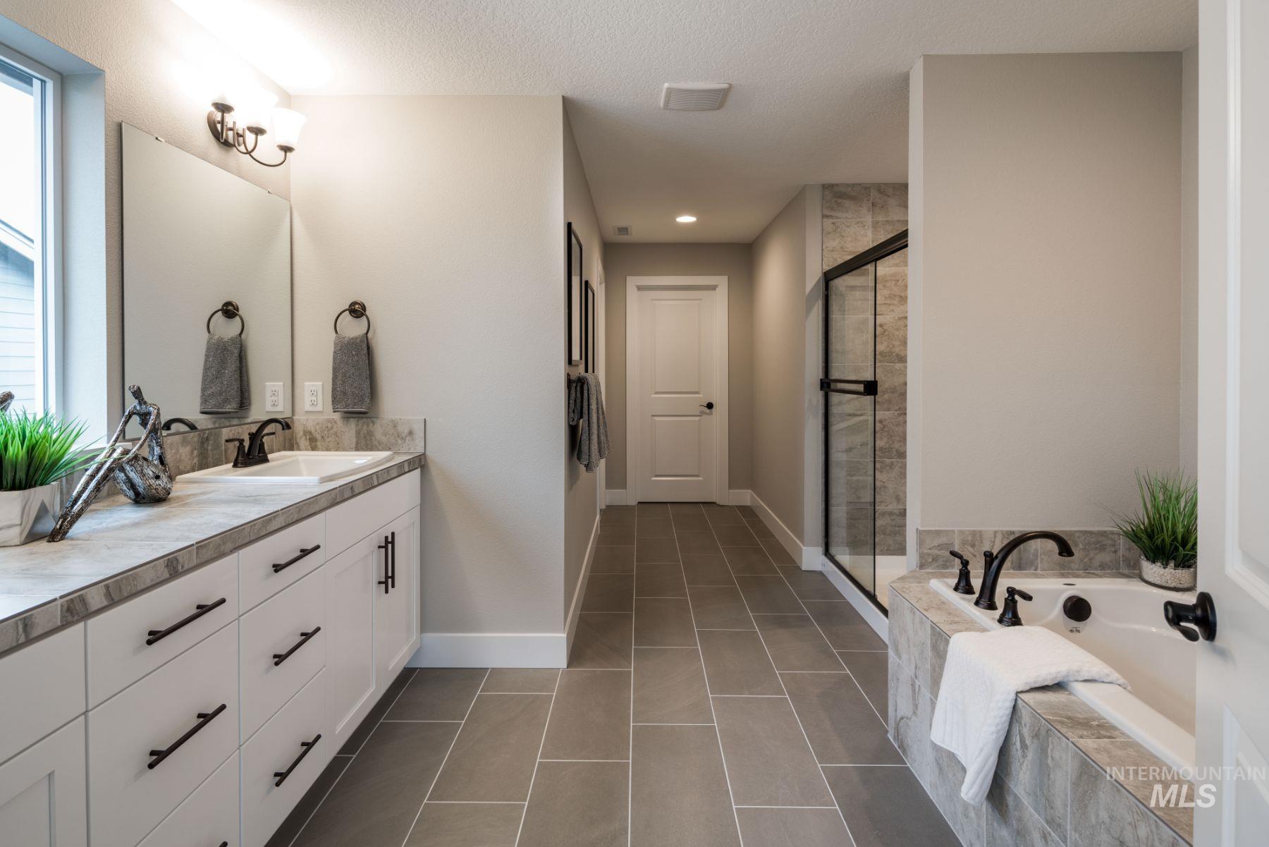 881 W Malbar St., Meridian, Idaho 83646, 4 Bedrooms, 3.5 Bathrooms, Residential For Sale, Price $764,900,MLS 98965825