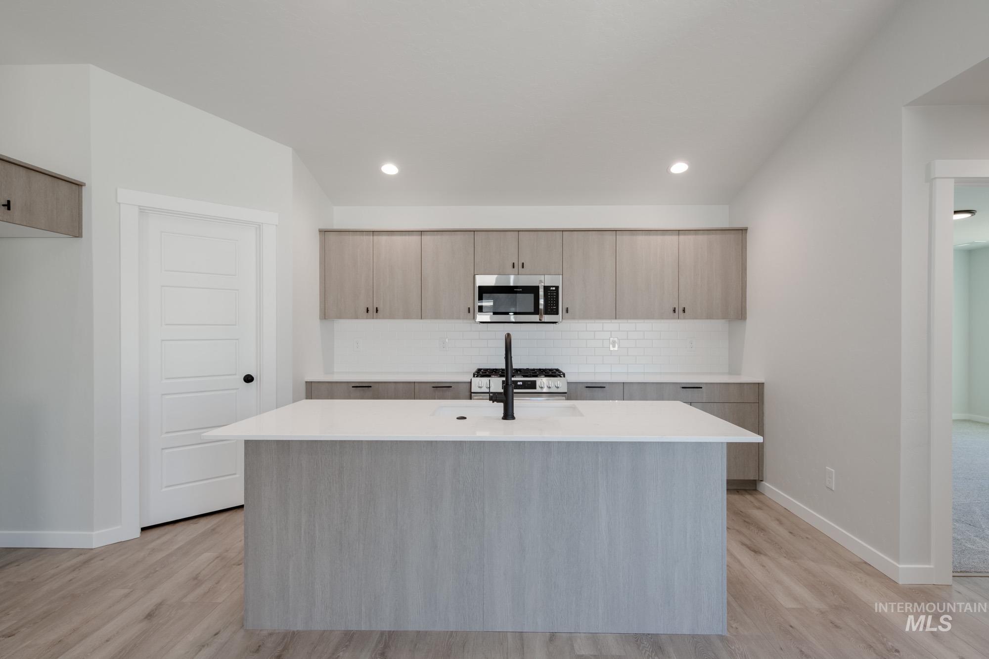 2433 N Silver Wolf Ave, Star, Idaho 83669, 4 Bedrooms, 2 Bathrooms, Residential For Sale, Price $494,990,MLS 98965839