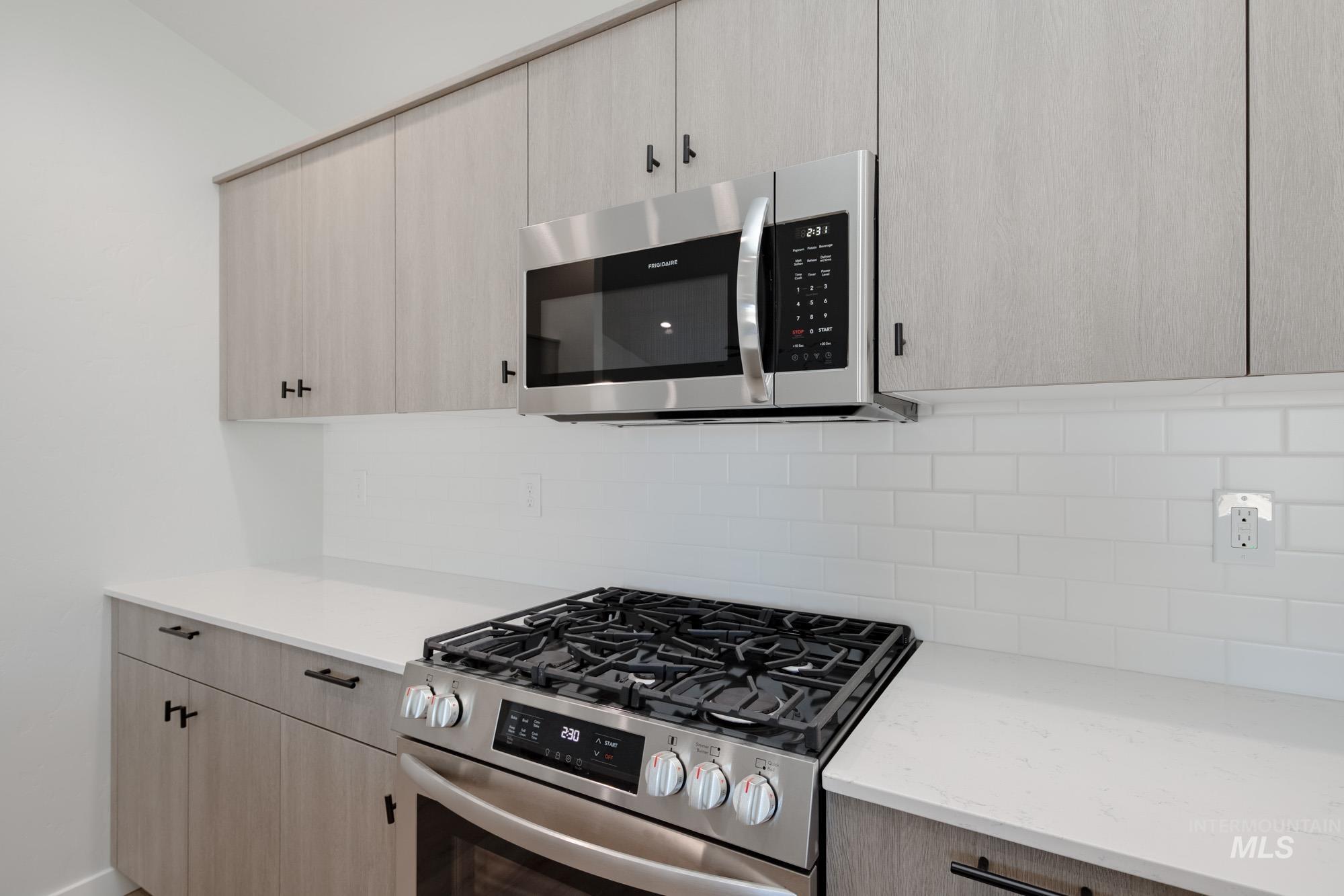 2433 N Silver Wolf Ave, Star, Idaho 83669, 4 Bedrooms, 2 Bathrooms, Residential For Sale, Price $494,990,MLS 98965839