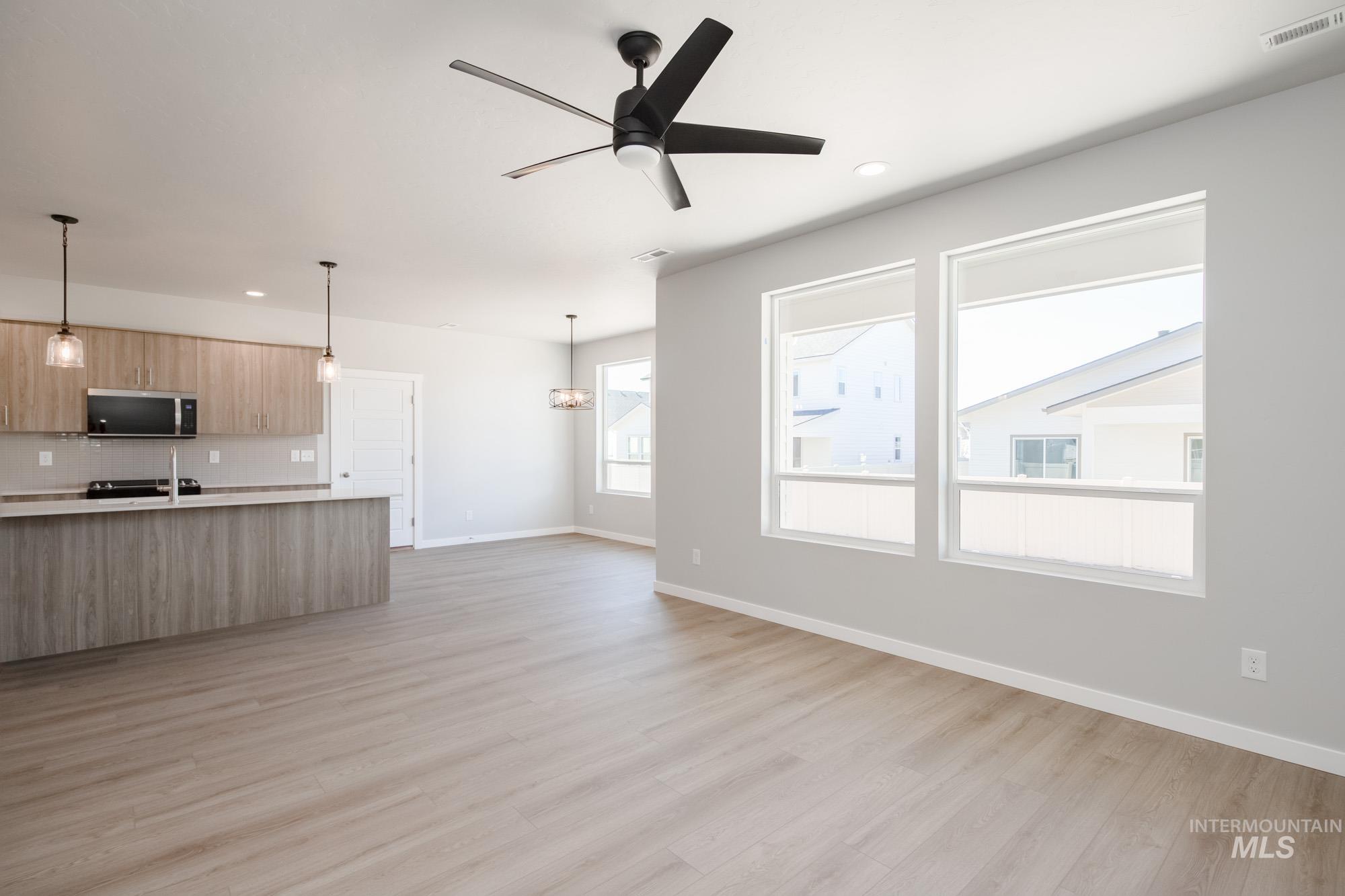 2397 N Silver Wolf Ave, Star, Idaho 83669, 4 Bedrooms, 2.5 Bathrooms, Residential For Sale, Price $554,990,MLS 98965840