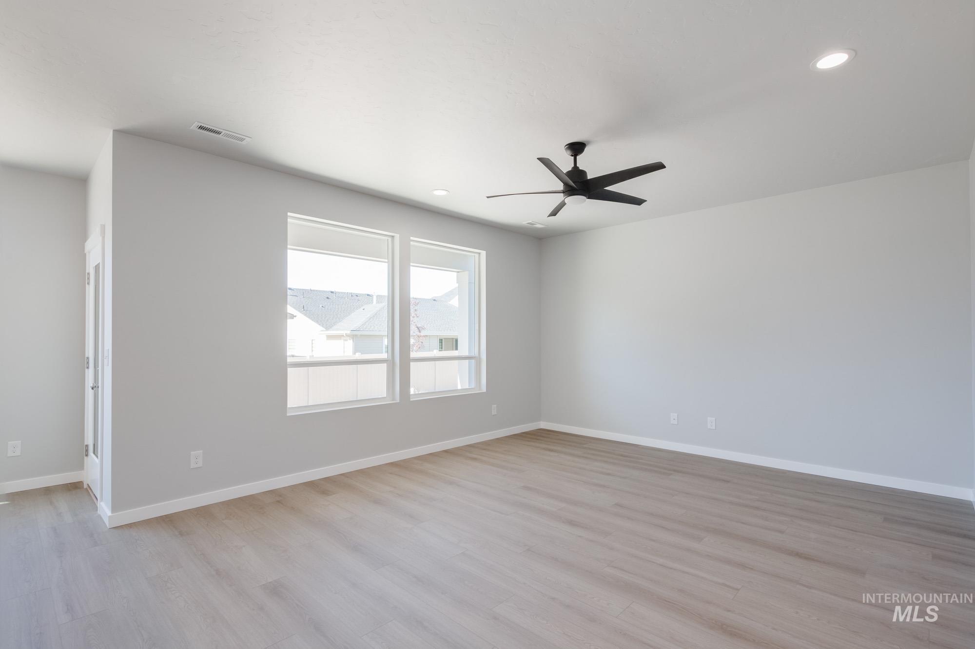 2397 N Silver Wolf Ave, Star, Idaho 83669, 4 Bedrooms, 2.5 Bathrooms, Residential For Sale, Price $554,990,MLS 98965840