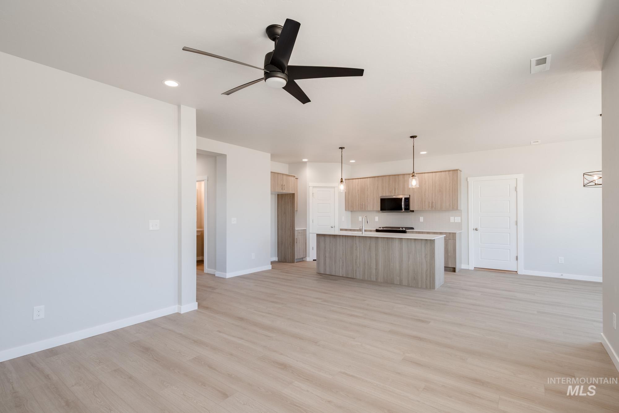 2397 N Silver Wolf Ave, Star, Idaho 83669, 4 Bedrooms, 2.5 Bathrooms, Residential For Sale, Price $554,990,MLS 98965840