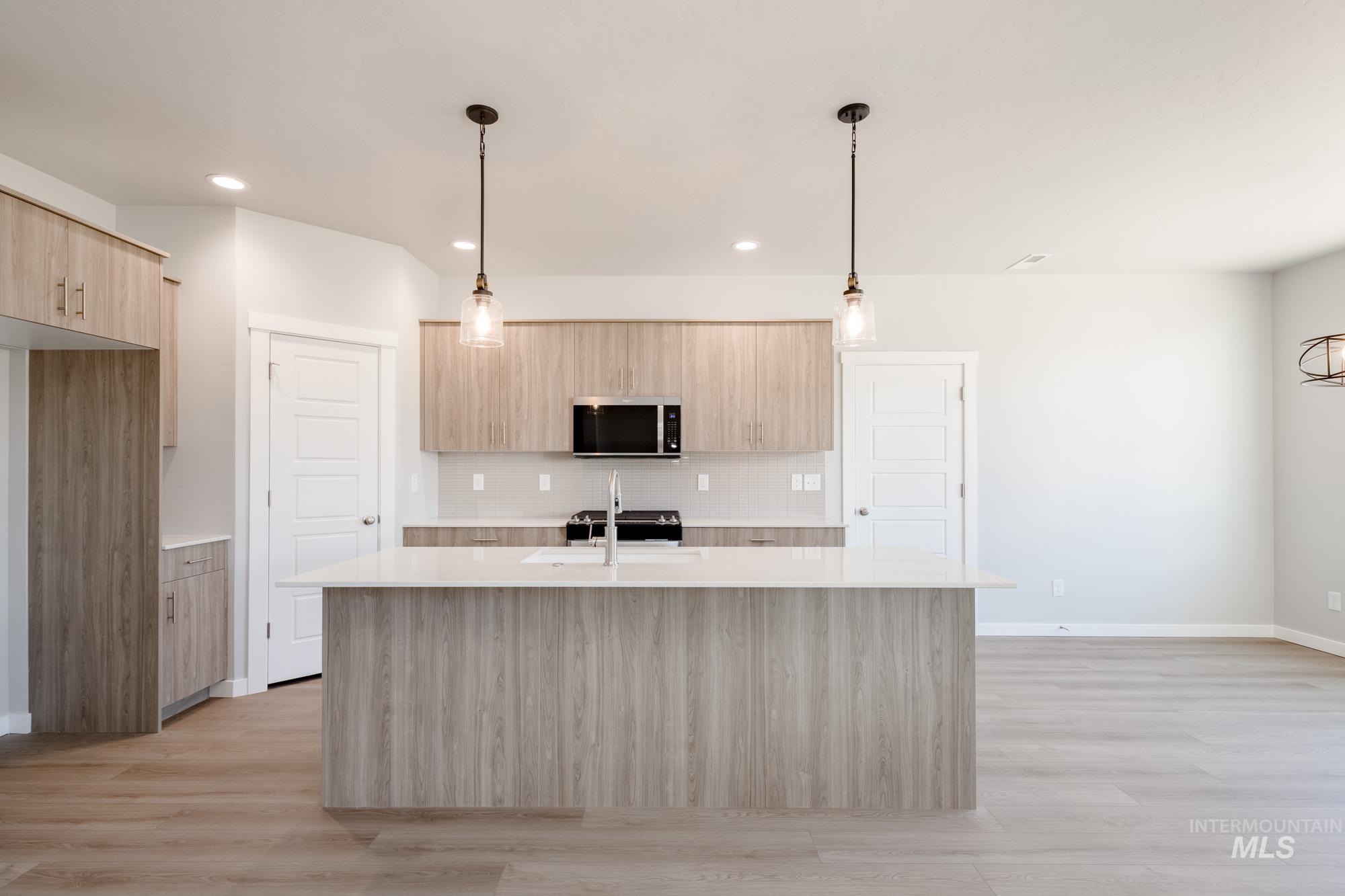 2397 N Silver Wolf Ave, Star, Idaho 83669, 4 Bedrooms, 2.5 Bathrooms, Residential For Sale, Price $554,990,MLS 98965840