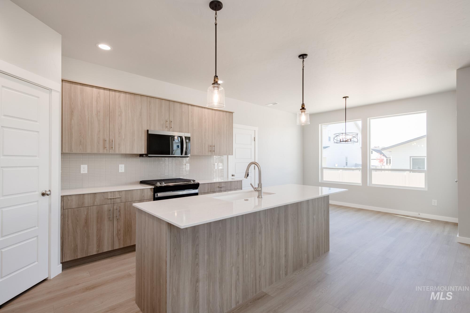 2397 N Silver Wolf Ave, Star, Idaho 83669, 4 Bedrooms, 2.5 Bathrooms, Residential For Sale, Price $554,990,MLS 98965840