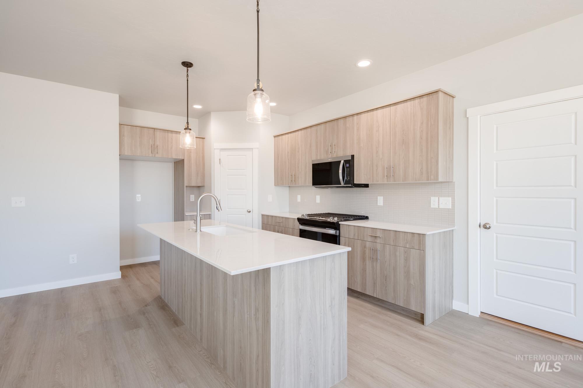 2397 N Silver Wolf Ave, Star, Idaho 83669, 4 Bedrooms, 2.5 Bathrooms, Residential For Sale, Price $554,990,MLS 98965840