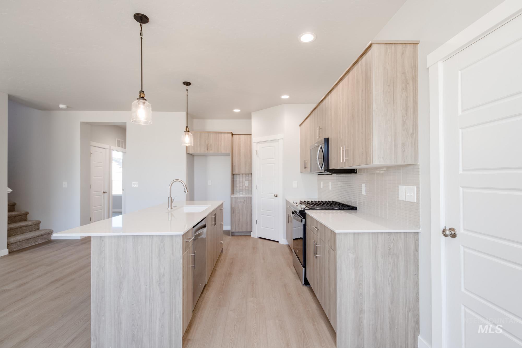 2397 N Silver Wolf Ave, Star, Idaho 83669, 4 Bedrooms, 2.5 Bathrooms, Residential For Sale, Price $554,990,MLS 98965840