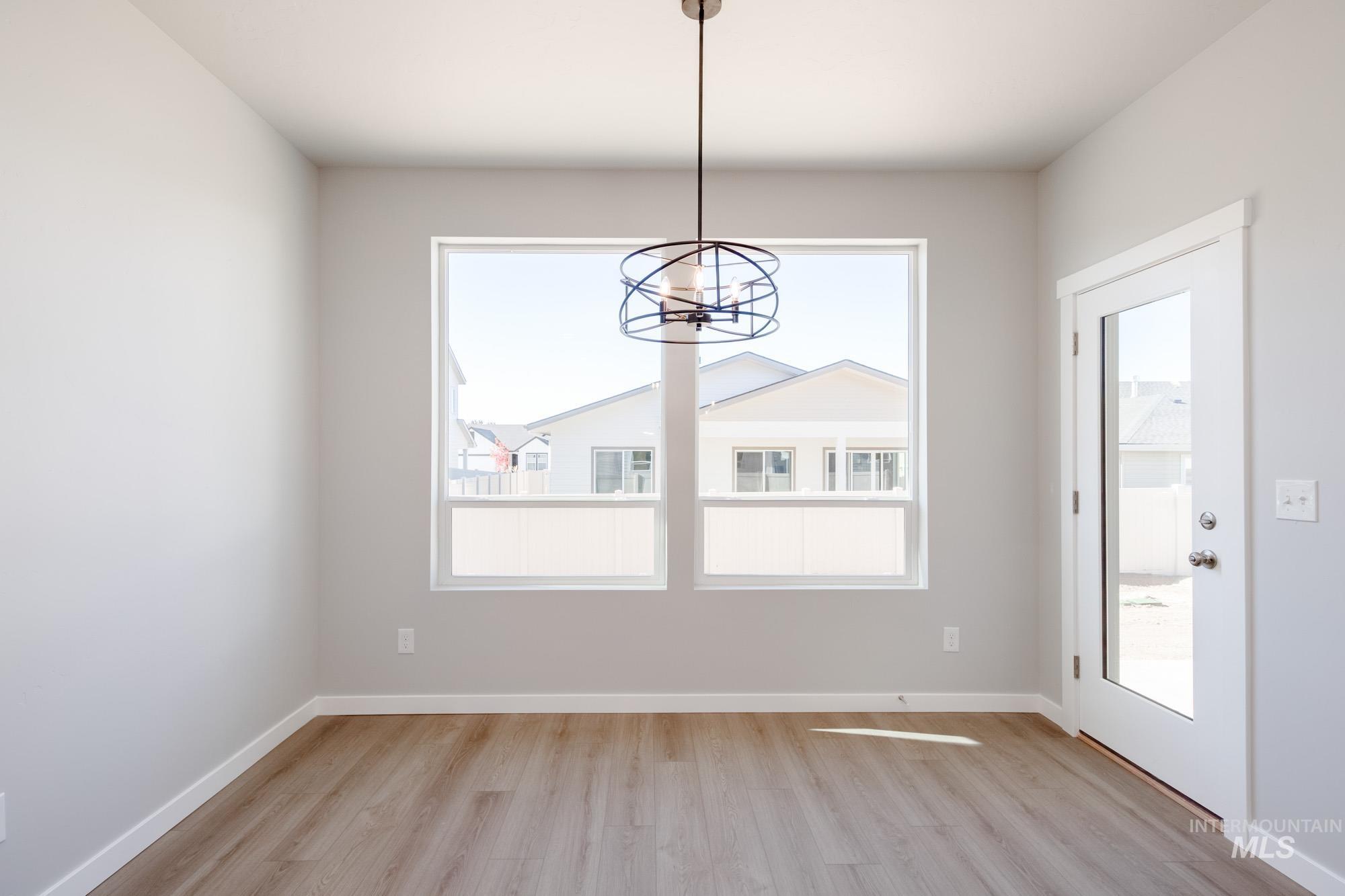 2397 N Silver Wolf Ave, Star, Idaho 83669, 4 Bedrooms, 2.5 Bathrooms, Residential For Sale, Price $554,990,MLS 98965840