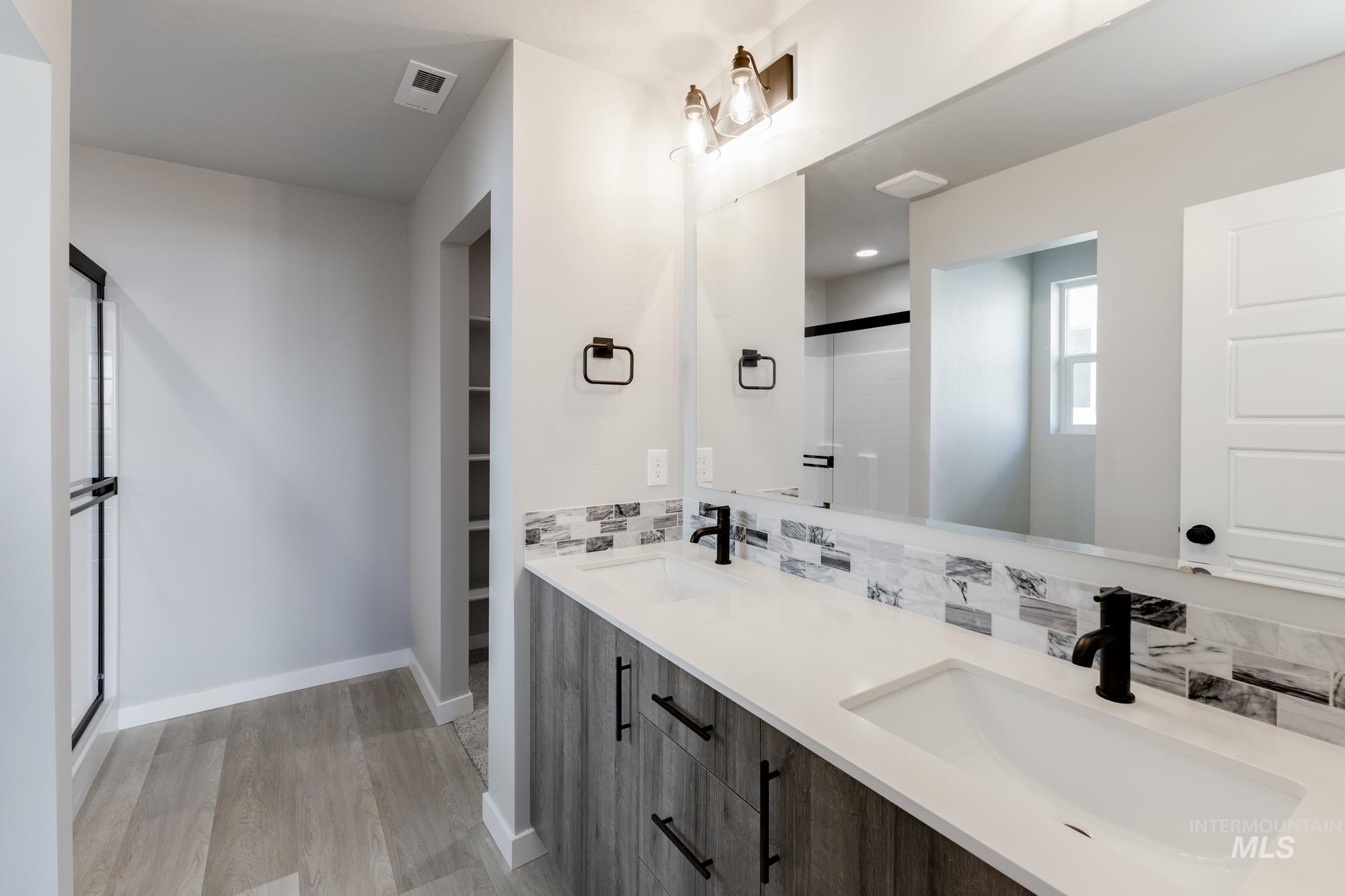 10546 W Teratai St, Star, Idaho 83669, 3 Bedrooms, 2 Bathrooms, Residential For Sale, Price $454,990,MLS 98965843