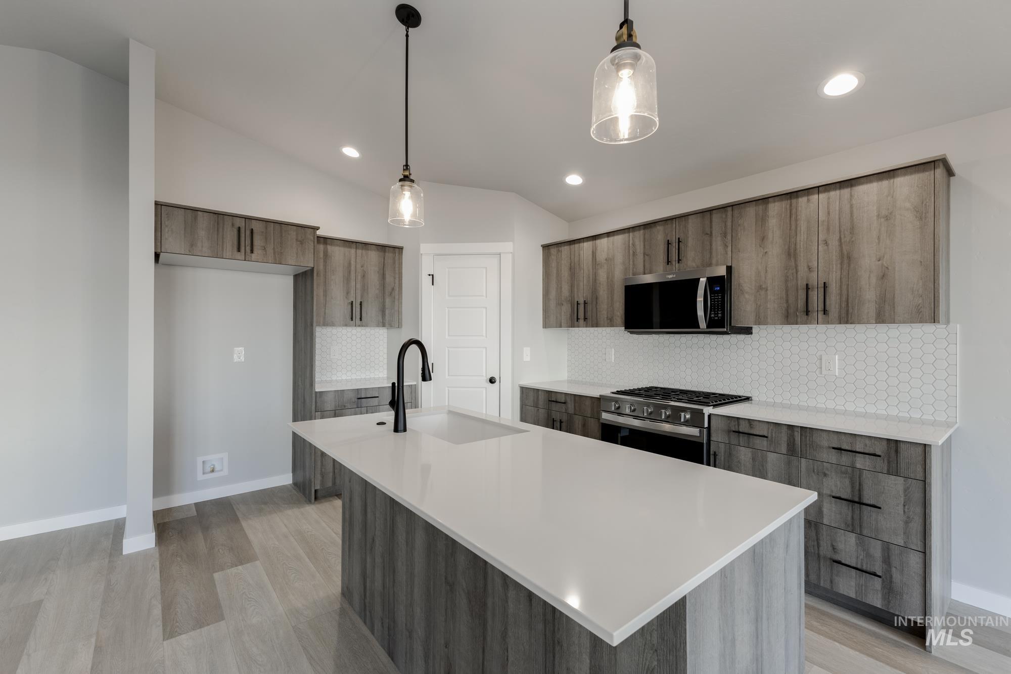 10546 W Teratai St, Star, Idaho 83669, 3 Bedrooms, 2 Bathrooms, Residential For Sale, Price $454,990,MLS 98965843