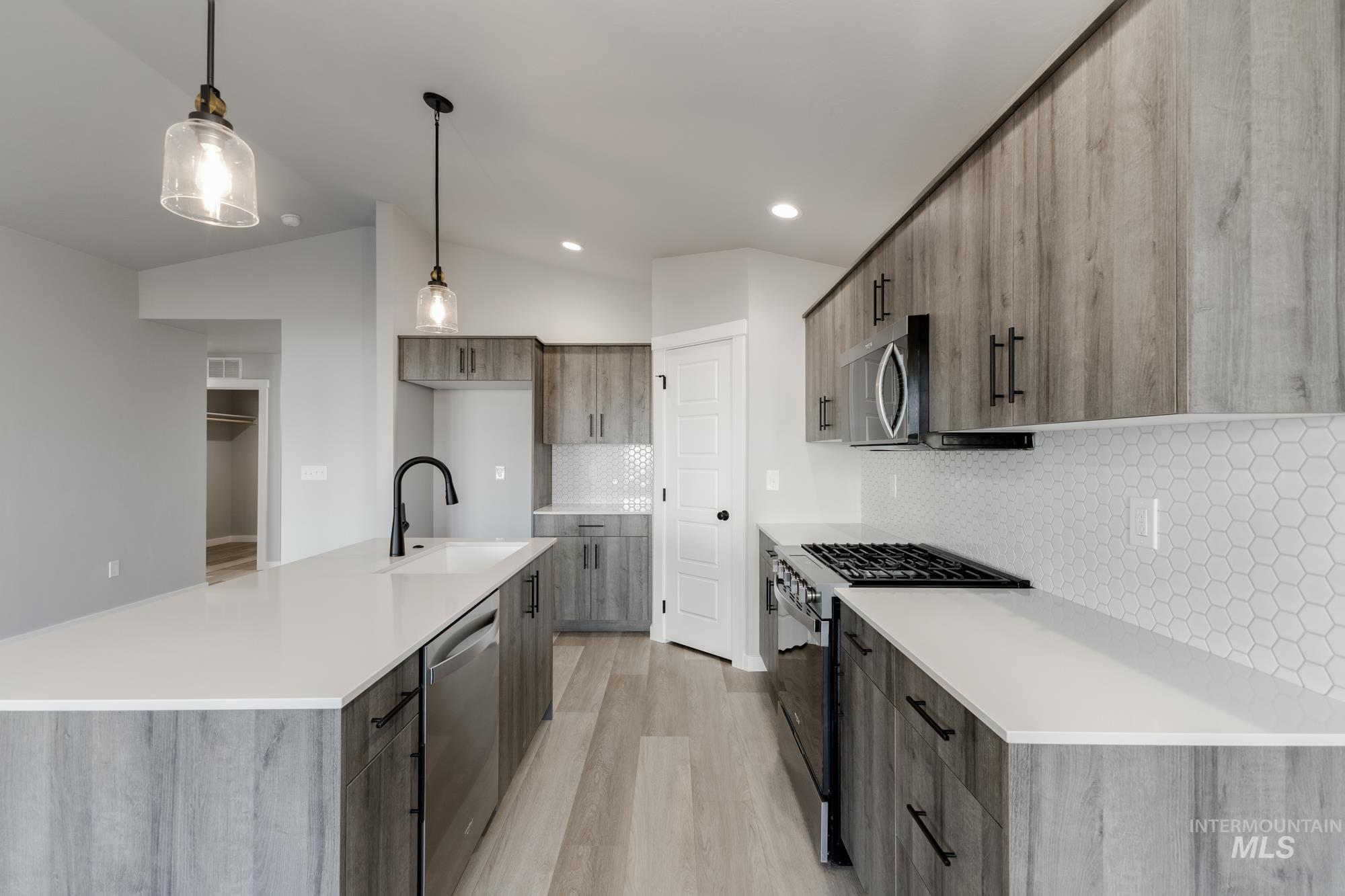 10546 W Teratai St, Star, Idaho 83669, 3 Bedrooms, 2 Bathrooms, Residential For Sale, Price $454,990,MLS 98965843