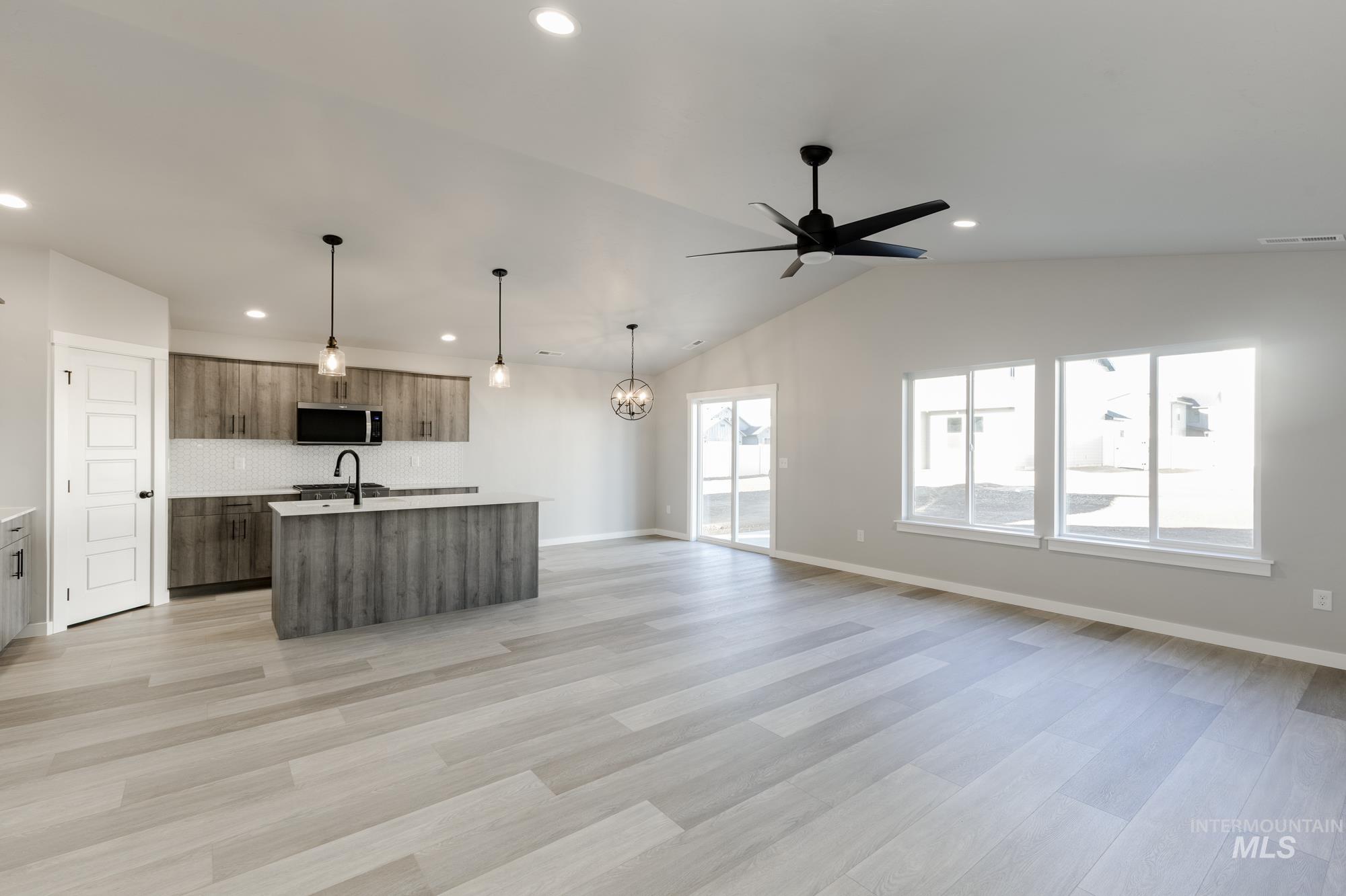 10546 W Teratai St, Star, Idaho 83669, 3 Bedrooms, 2 Bathrooms, Residential For Sale, Price $454,990,MLS 98965843