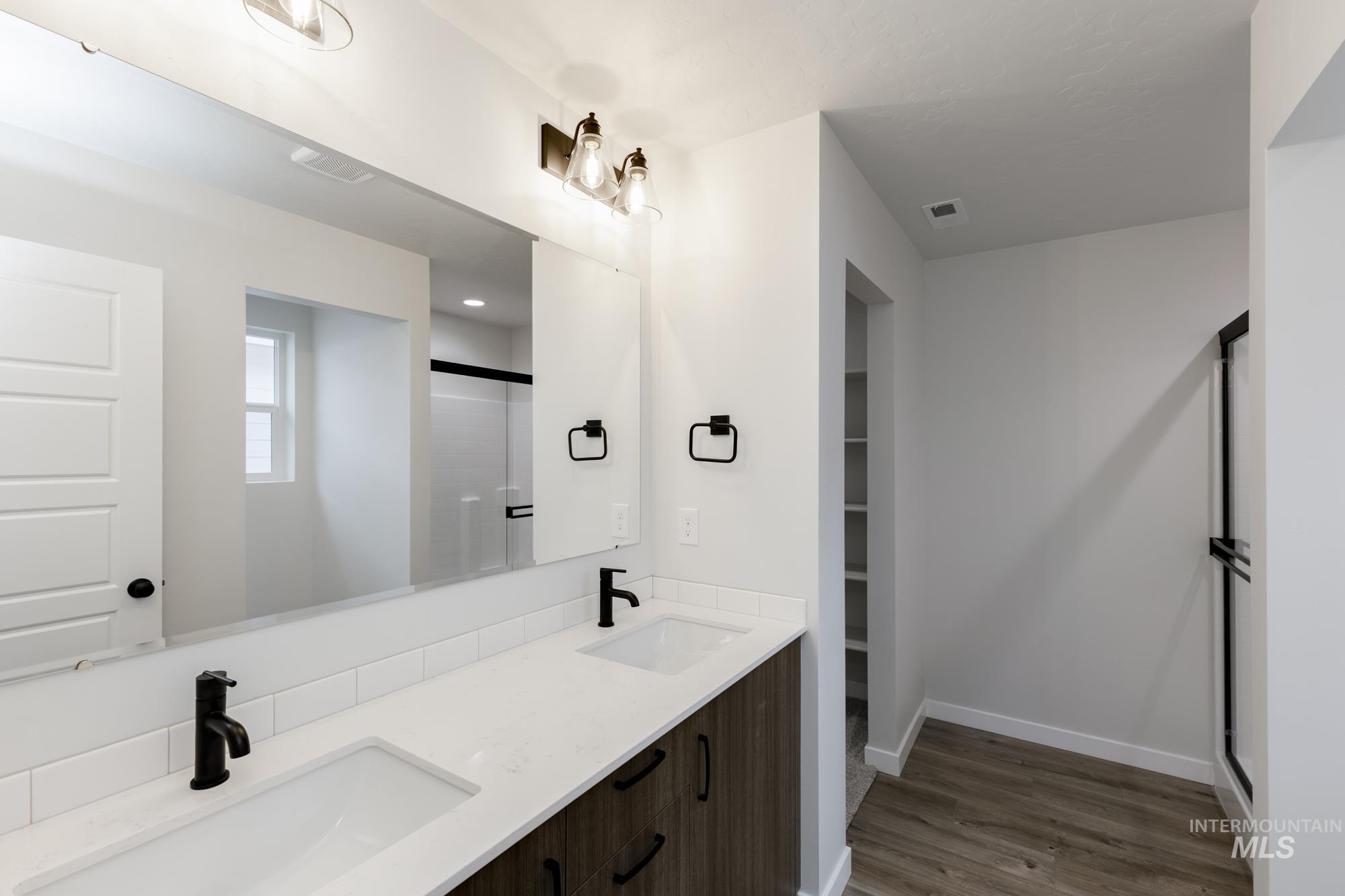 881 N Aleppo Way, Meridian, Idaho 83642, 3 Bedrooms, 2 Bathrooms, Residential For Sale, Price $467,990,MLS 98965845