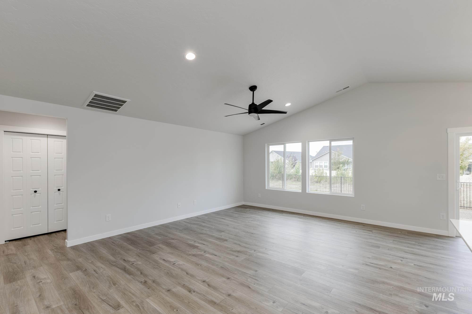 881 N Aleppo Way, Meridian, Idaho 83642, 3 Bedrooms, 2 Bathrooms, Residential For Sale, Price $467,990,MLS 98965845