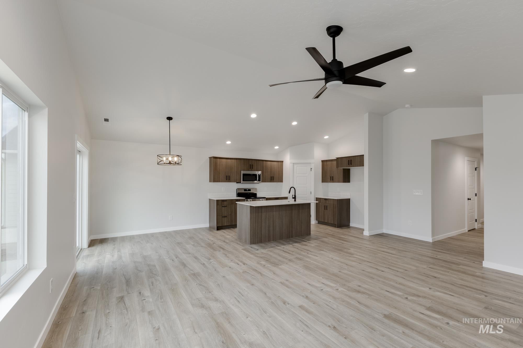 881 N Aleppo Way, Meridian, Idaho 83642, 3 Bedrooms, 2 Bathrooms, Residential For Sale, Price $467,990,MLS 98965845