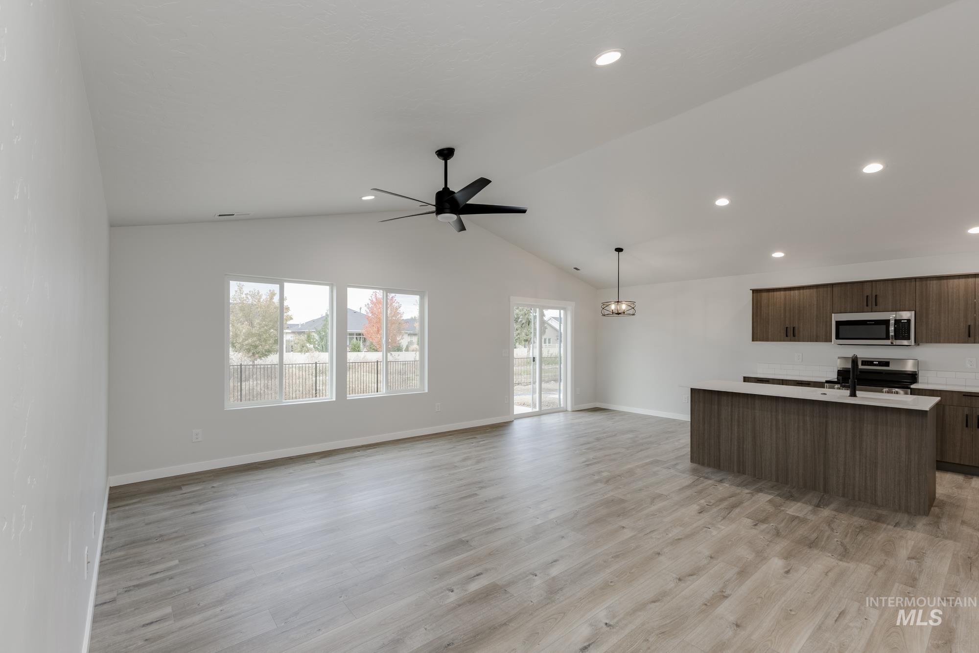 881 N Aleppo Way, Meridian, Idaho 83642, 3 Bedrooms, 2 Bathrooms, Residential For Sale, Price $467,990,MLS 98965845