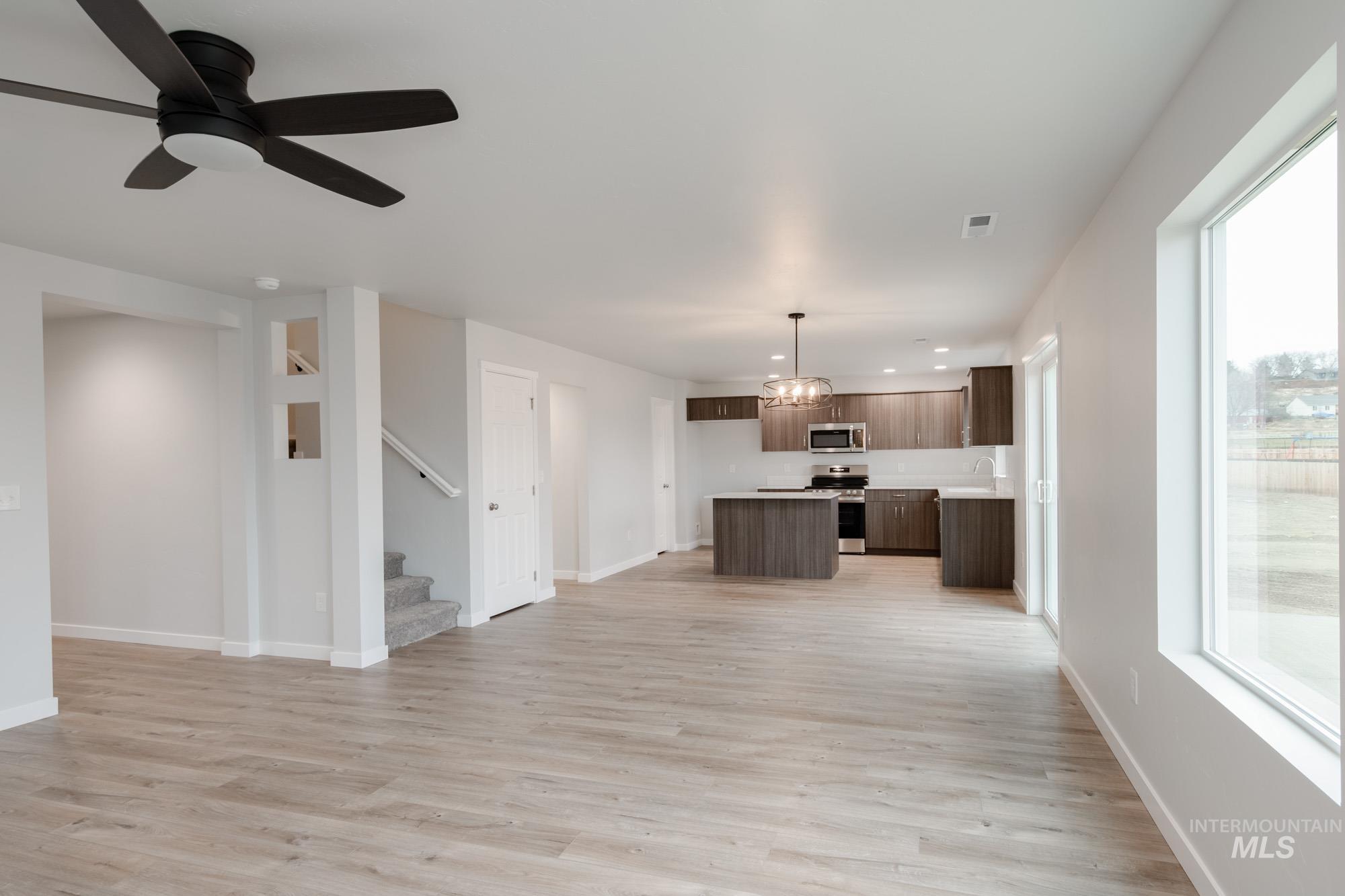 1092 Ellis River Ave, Middleton, Idaho 83644, 4 Bedrooms, 2.5 Bathrooms, Residential For Sale, Price $483,990,MLS 98965847