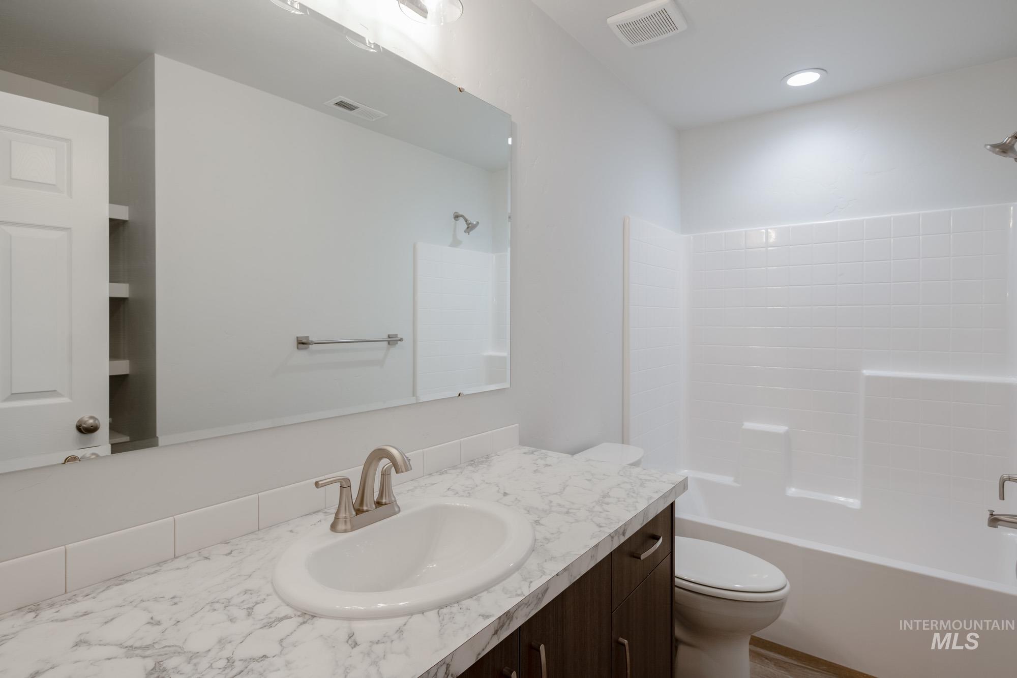 1092 Ellis River Ave, Middleton, Idaho 83644, 4 Bedrooms, 2.5 Bathrooms, Residential For Sale, Price $483,990,MLS 98965847