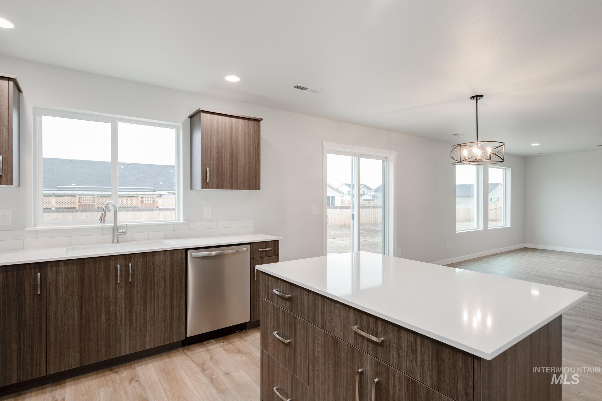 1092 Ellis River Ave, Middleton, Idaho 83644, 4 Bedrooms, 2.5 Bathrooms, Residential For Sale, Price $483,990,MLS 98965847