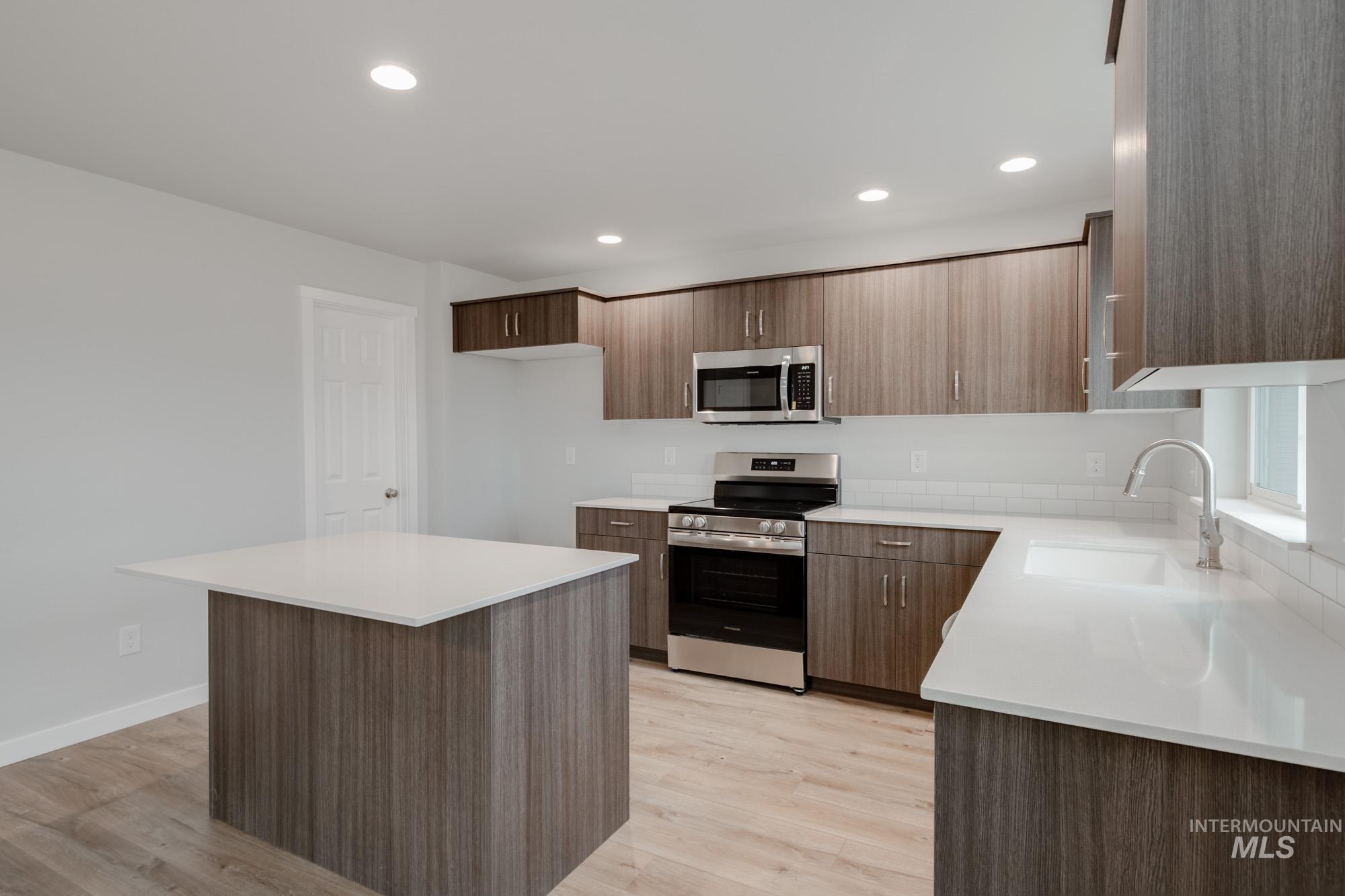 1092 Ellis River Ave, Middleton, Idaho 83644, 4 Bedrooms, 2.5 Bathrooms, Residential For Sale, Price $483,990,MLS 98965847