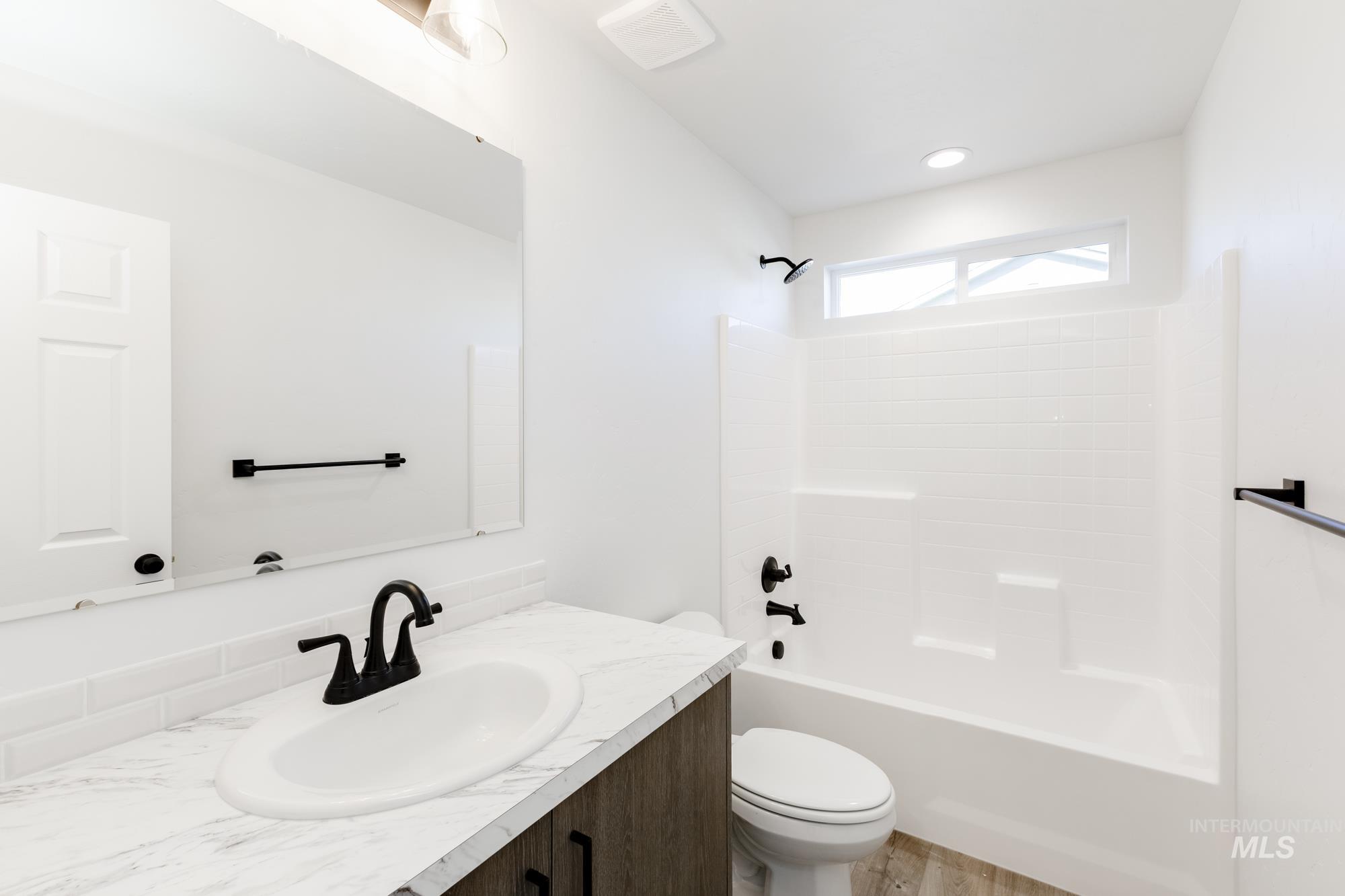 2895 E Boulder Basin Dr, Kuna, Idaho 83634, 3 Bedrooms, 2.5 Bathrooms, Residential For Sale, Price $454,990,MLS 98965857