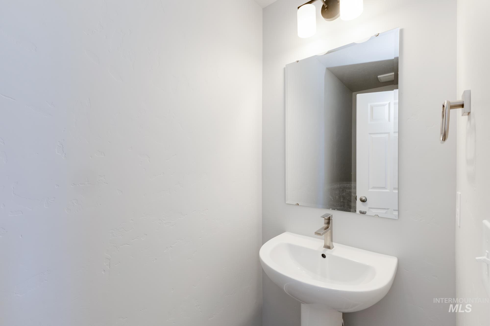 2917 E Boulder Basin Dr, Kuna, Idaho 83634, 4 Bedrooms, 2.5 Bathrooms, Residential For Sale, Price $464,990,MLS 98965859