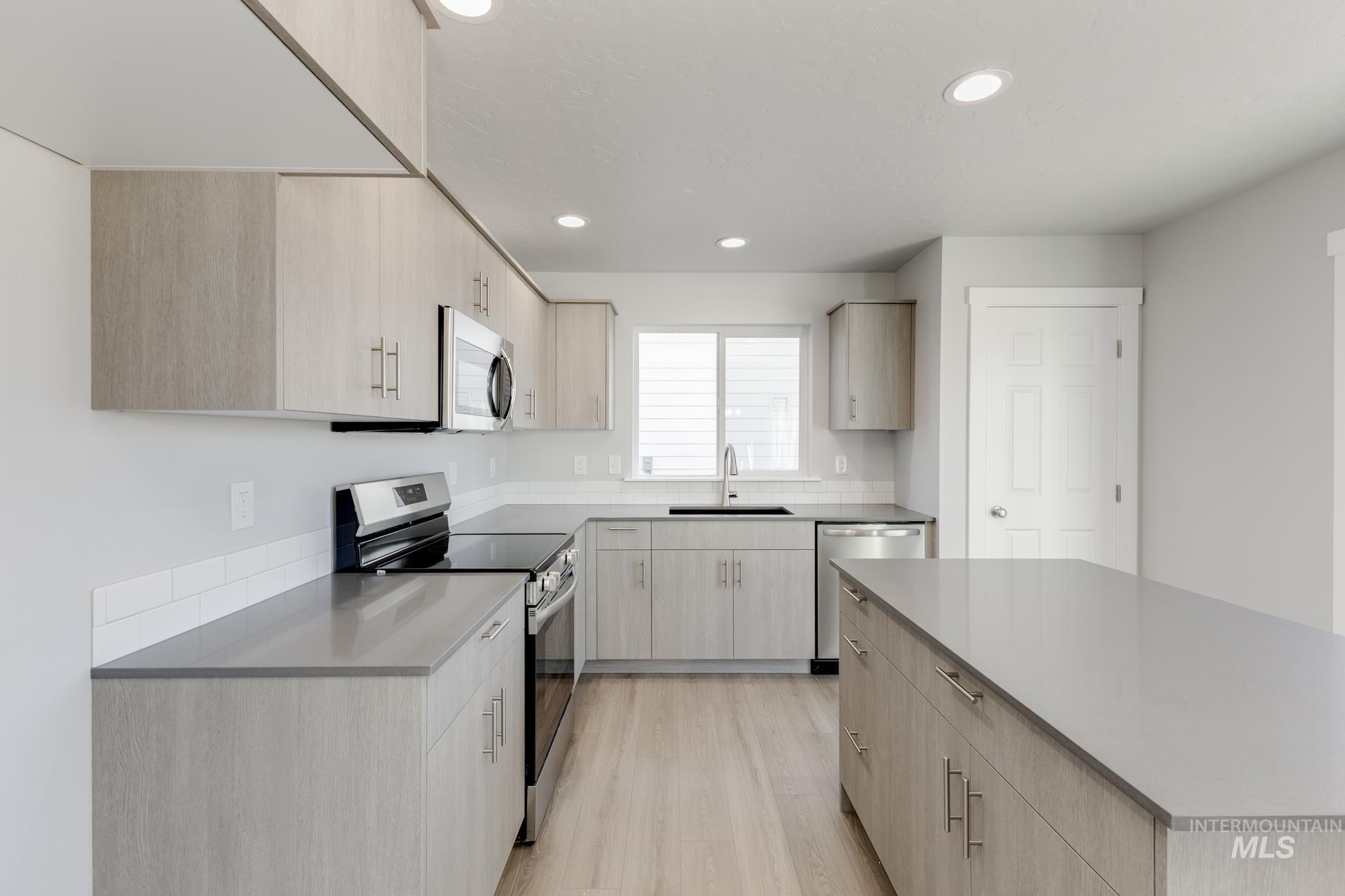 2917 E Boulder Basin Dr, Kuna, Idaho 83634, 4 Bedrooms, 2.5 Bathrooms, Residential For Sale, Price $464,990,MLS 98965859