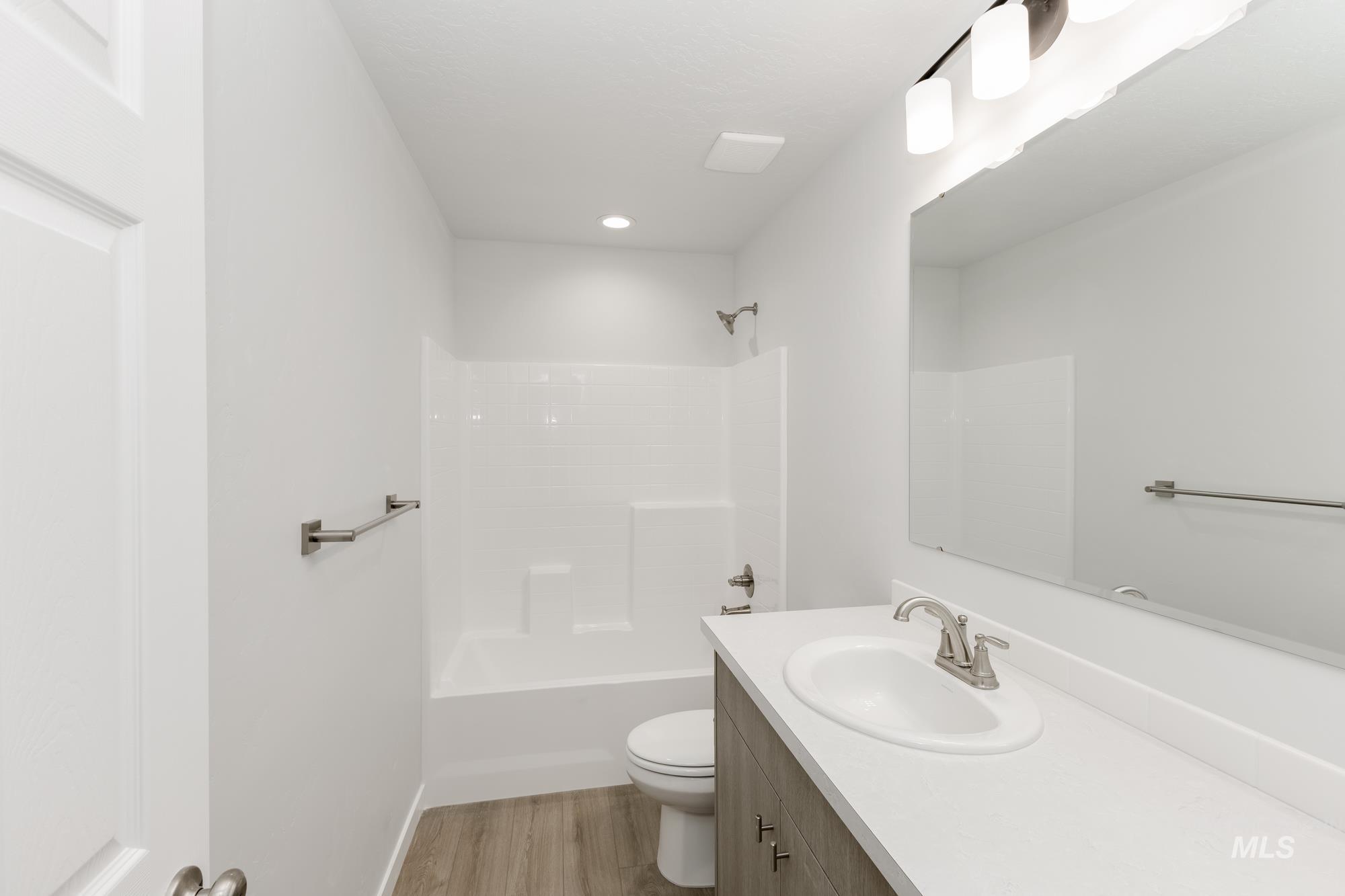 352 N Cranesbill Ave, Kuna, Idaho 83634, 3 Bedrooms, 2 Bathrooms, Residential For Sale, Price $390,990,MLS 98965861