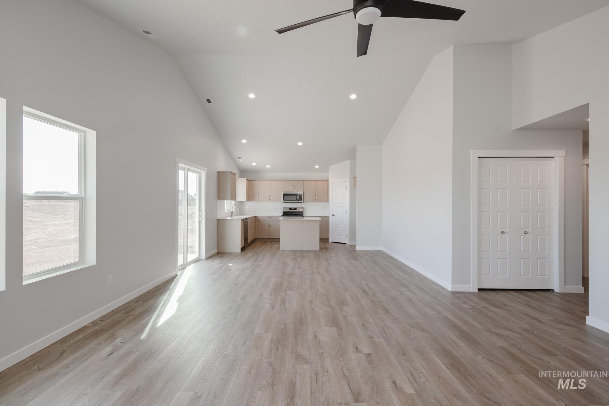 6982 S Old Farm Ave, Meridian, Idaho 83642, 4 Bedrooms, 2 Bathrooms, Residential For Sale, Price $445,990,MLS 98965863