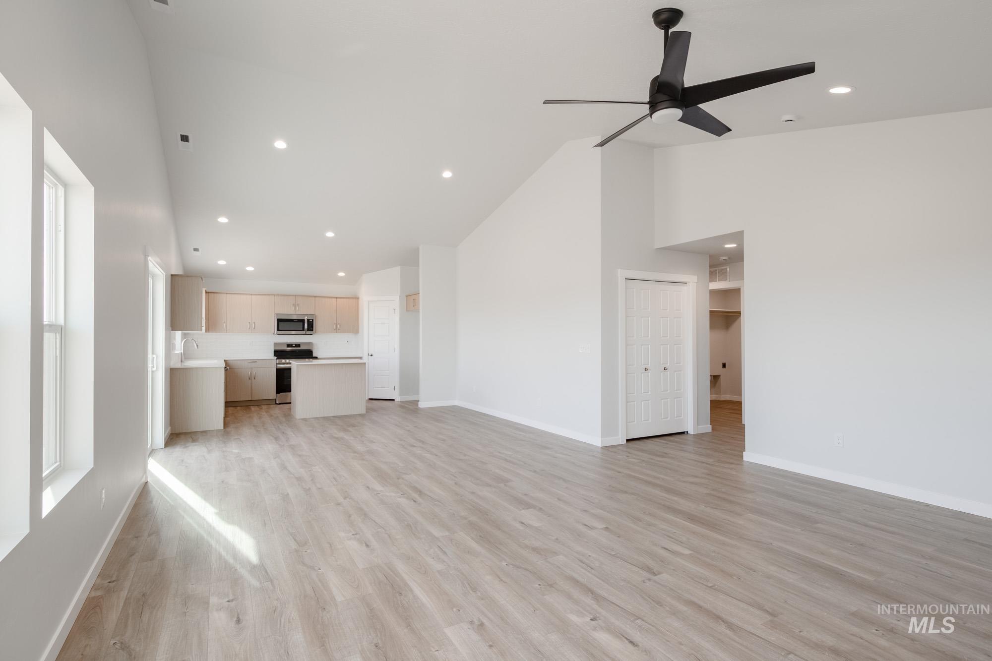 6982 S Old Farm Ave, Meridian, Idaho 83642, 4 Bedrooms, 2 Bathrooms, Residential For Sale, Price $445,990,MLS 98965863