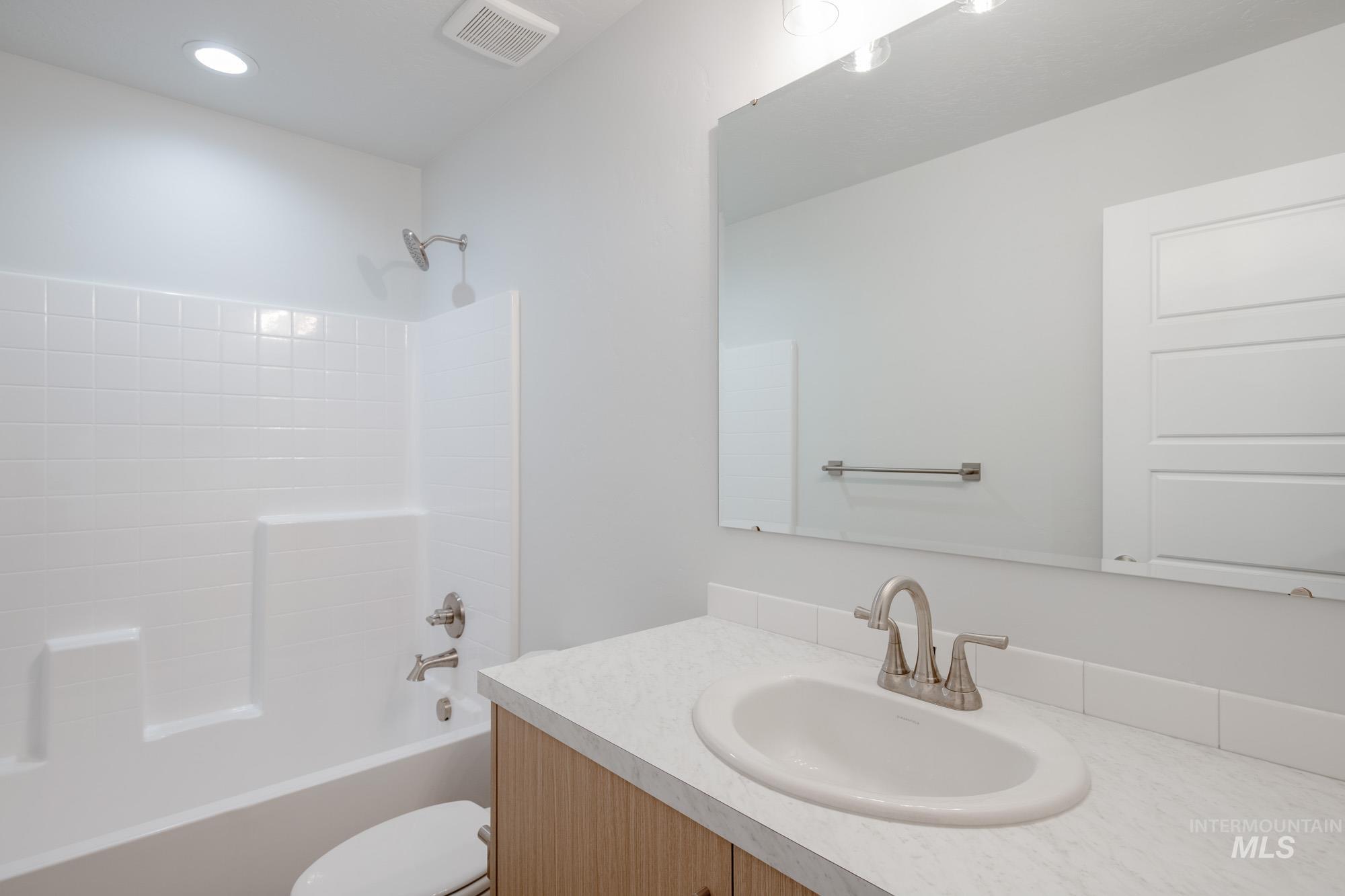 6982 S Old Farm Ave, Meridian, Idaho 83642, 4 Bedrooms, 2 Bathrooms, Residential For Sale, Price $445,990,MLS 98965863