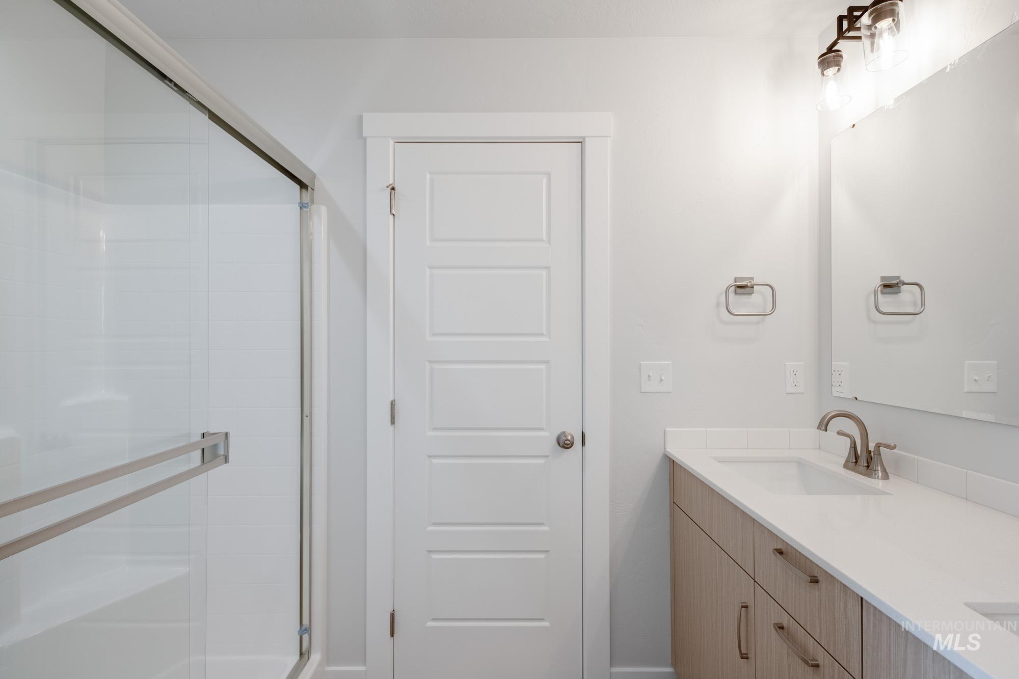 6982 S Old Farm Ave, Meridian, Idaho 83642, 4 Bedrooms, 2 Bathrooms, Residential For Sale, Price $445,990,MLS 98965863