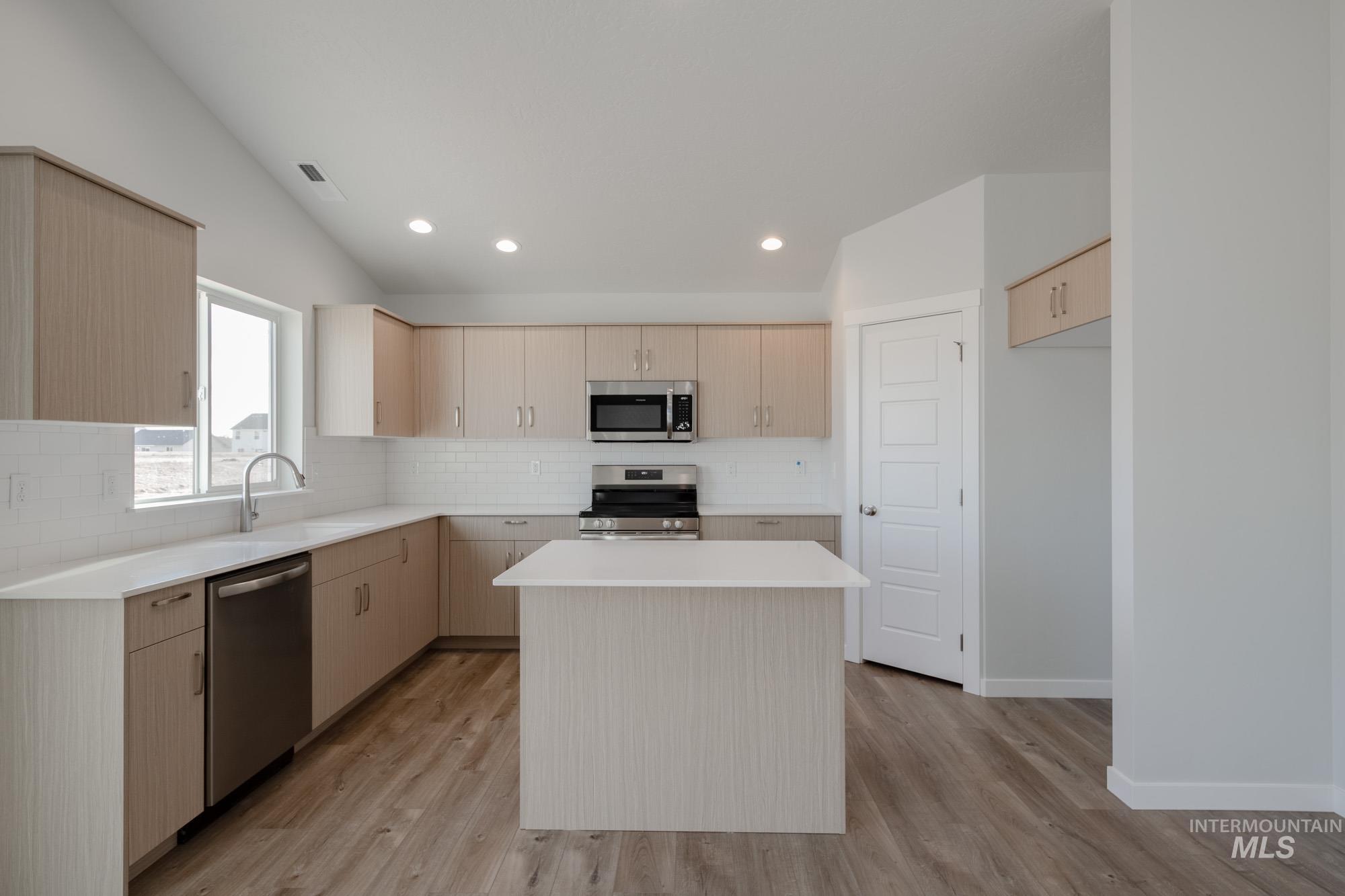 6982 S Old Farm Ave, Meridian, Idaho 83642, 4 Bedrooms, 2 Bathrooms, Residential For Sale, Price $445,990,MLS 98965863