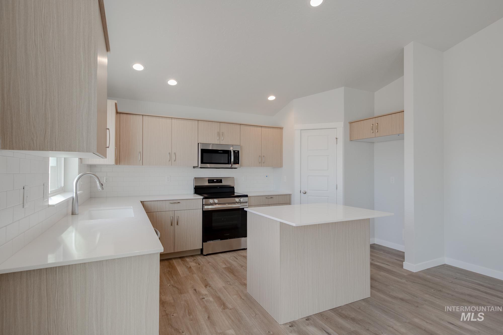 6982 S Old Farm Ave, Meridian, Idaho 83642, 4 Bedrooms, 2 Bathrooms, Residential For Sale, Price $445,990,MLS 98965863