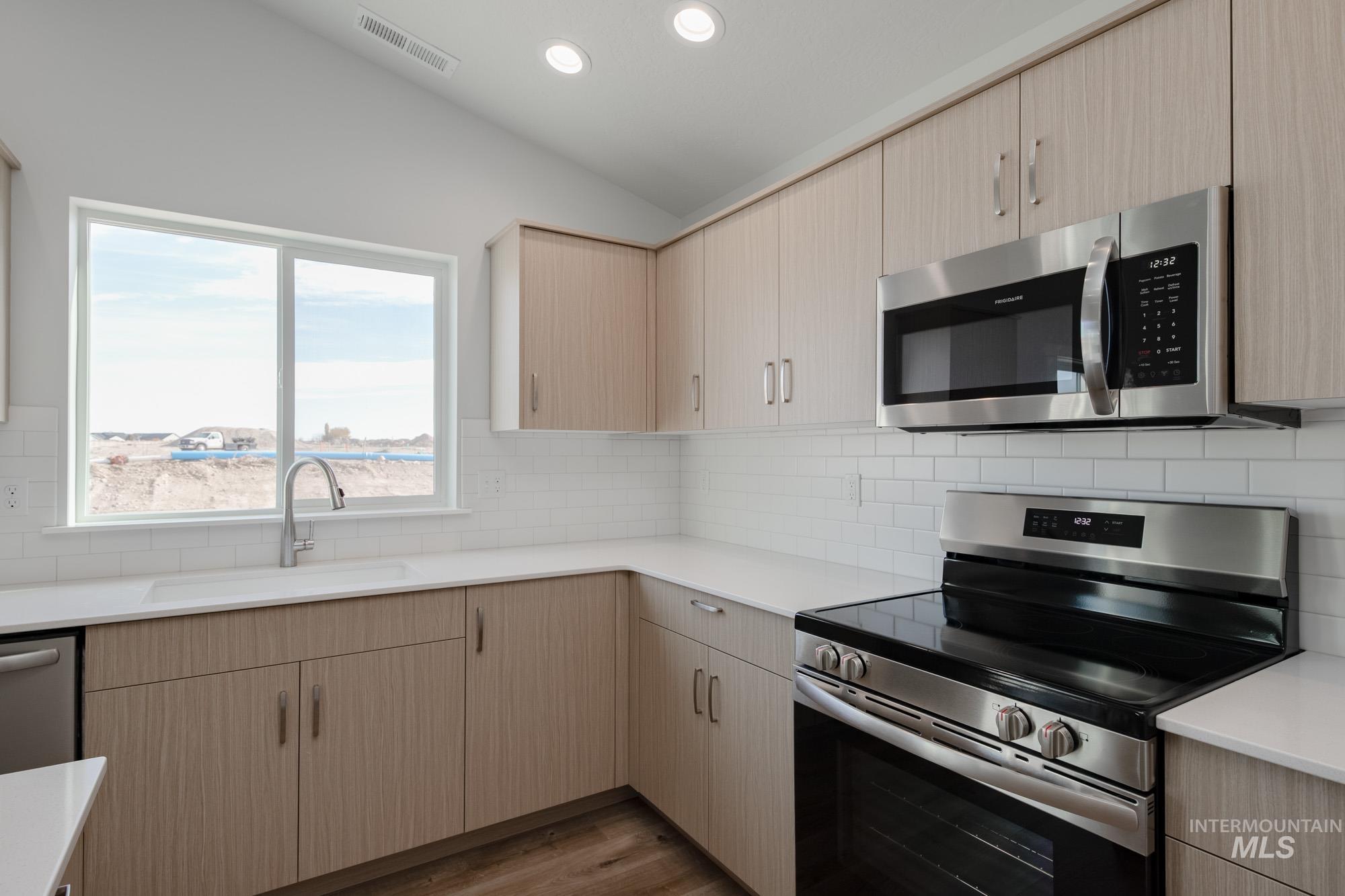 6982 S Old Farm Ave, Meridian, Idaho 83642, 4 Bedrooms, 2 Bathrooms, Residential For Sale, Price $445,990,MLS 98965863