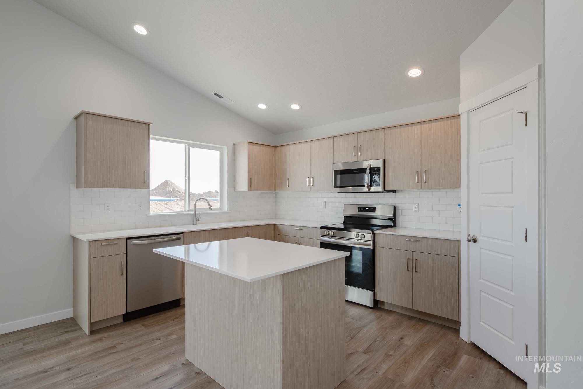 6982 S Old Farm Ave, Meridian, Idaho 83642, 4 Bedrooms, 2 Bathrooms, Residential For Sale, Price $445,990,MLS 98965863