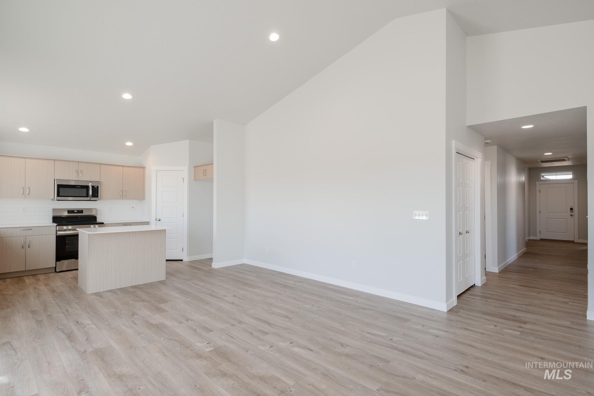 6982 S Old Farm Ave, Meridian, Idaho 83642, 4 Bedrooms, 2 Bathrooms, Residential For Sale, Price $445,990,MLS 98965863