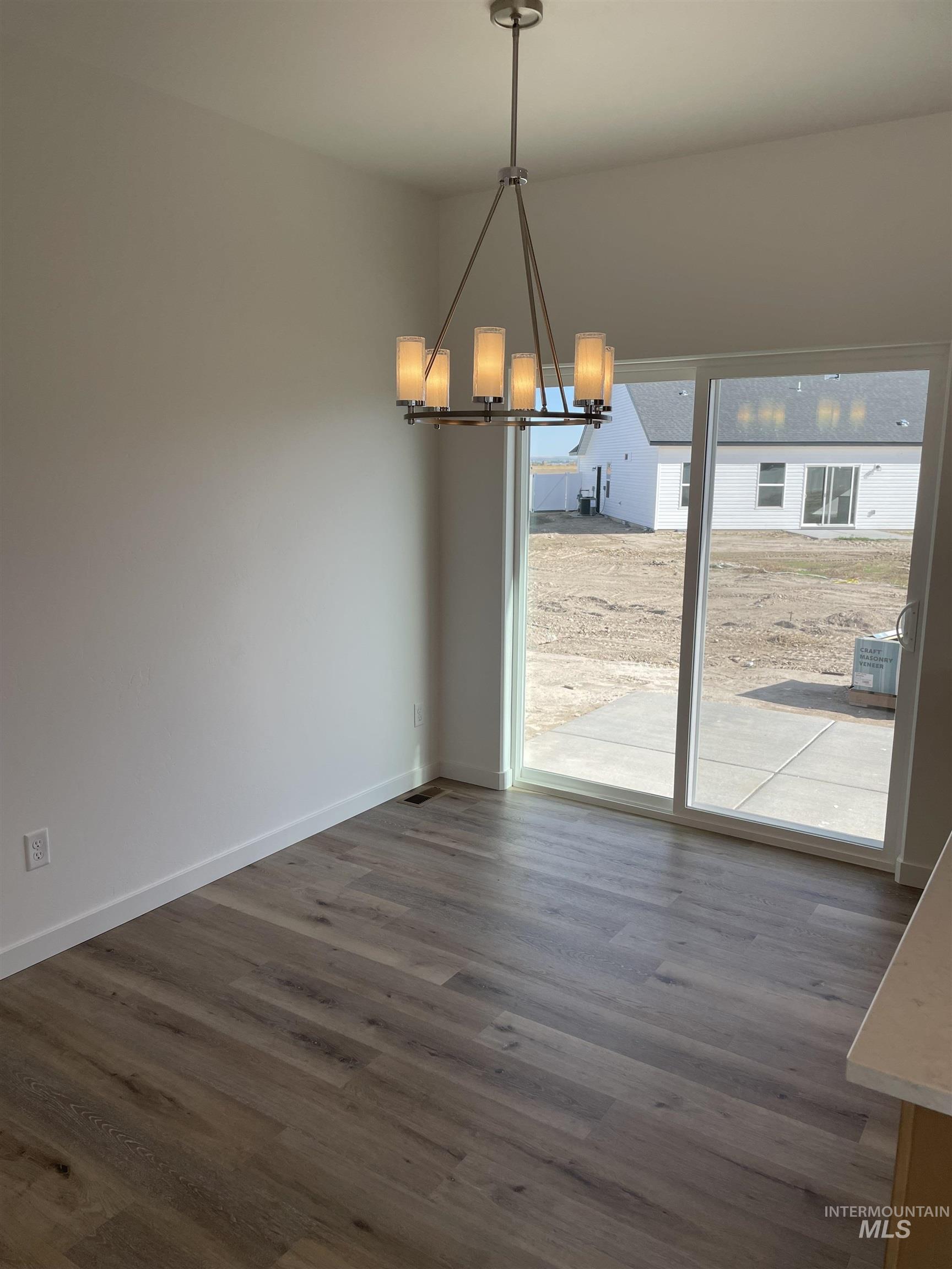 2015 Lowline Ave, Twin Falls, Idaho 83301, 3 Bedrooms, 2 Bathrooms, Residential For Sale, Price $379,900,MLS 98965879