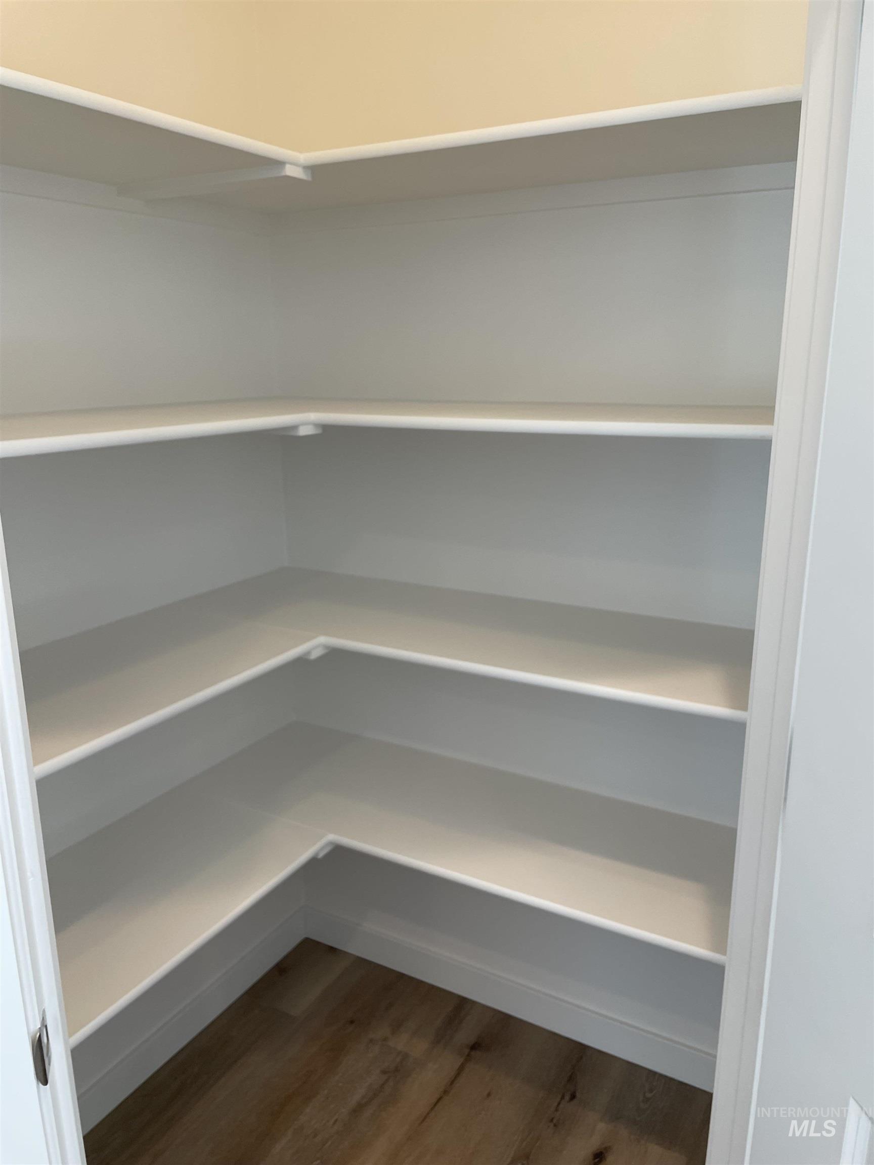 2015 Lowline Ave, Twin Falls, Idaho 83301, 3 Bedrooms, 2 Bathrooms, Residential For Sale, Price $379,900,MLS 98965879