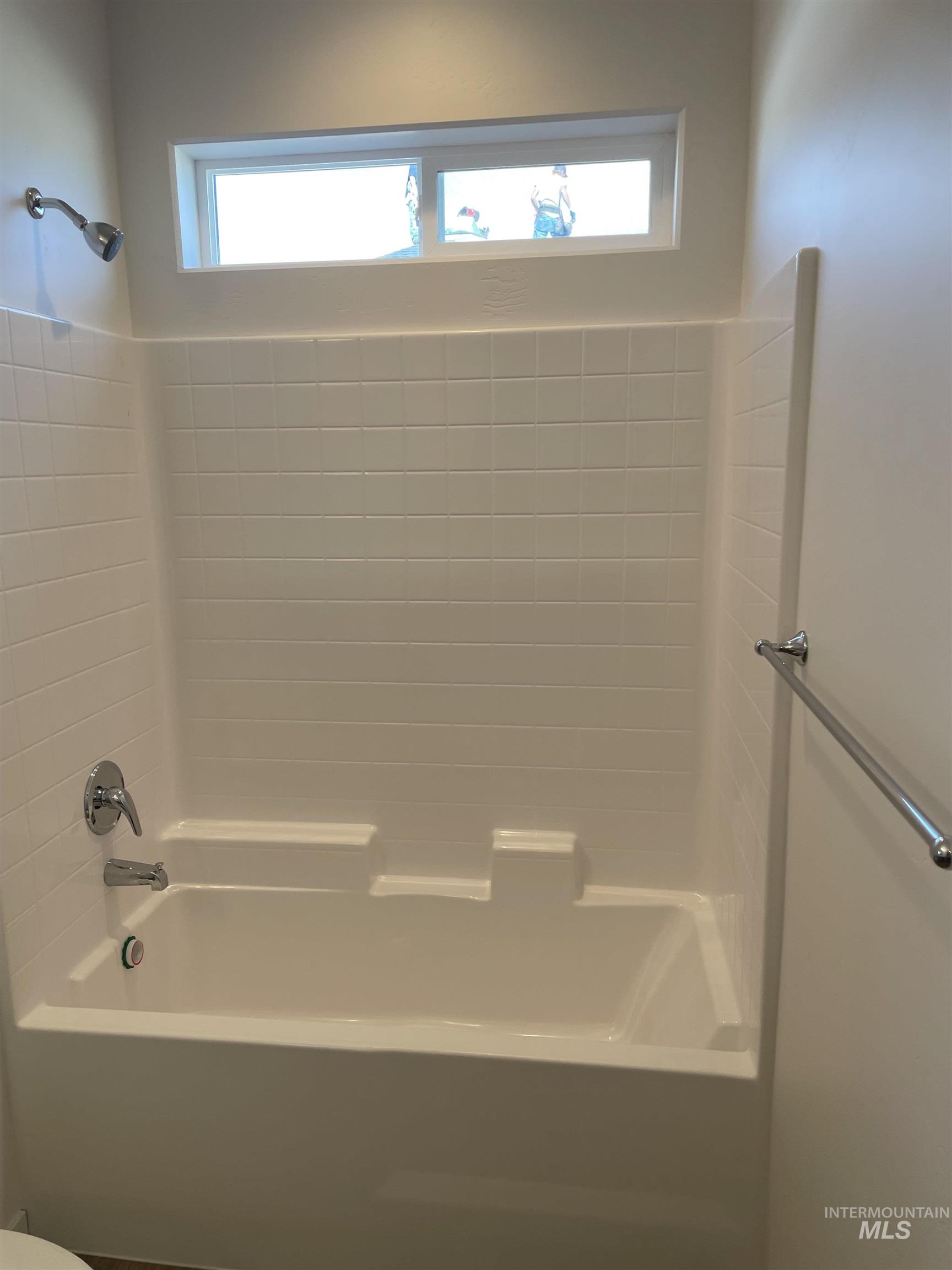 2015 Lowline Ave, Twin Falls, Idaho 83301, 3 Bedrooms, 2 Bathrooms, Residential For Sale, Price $379,900,MLS 98965879