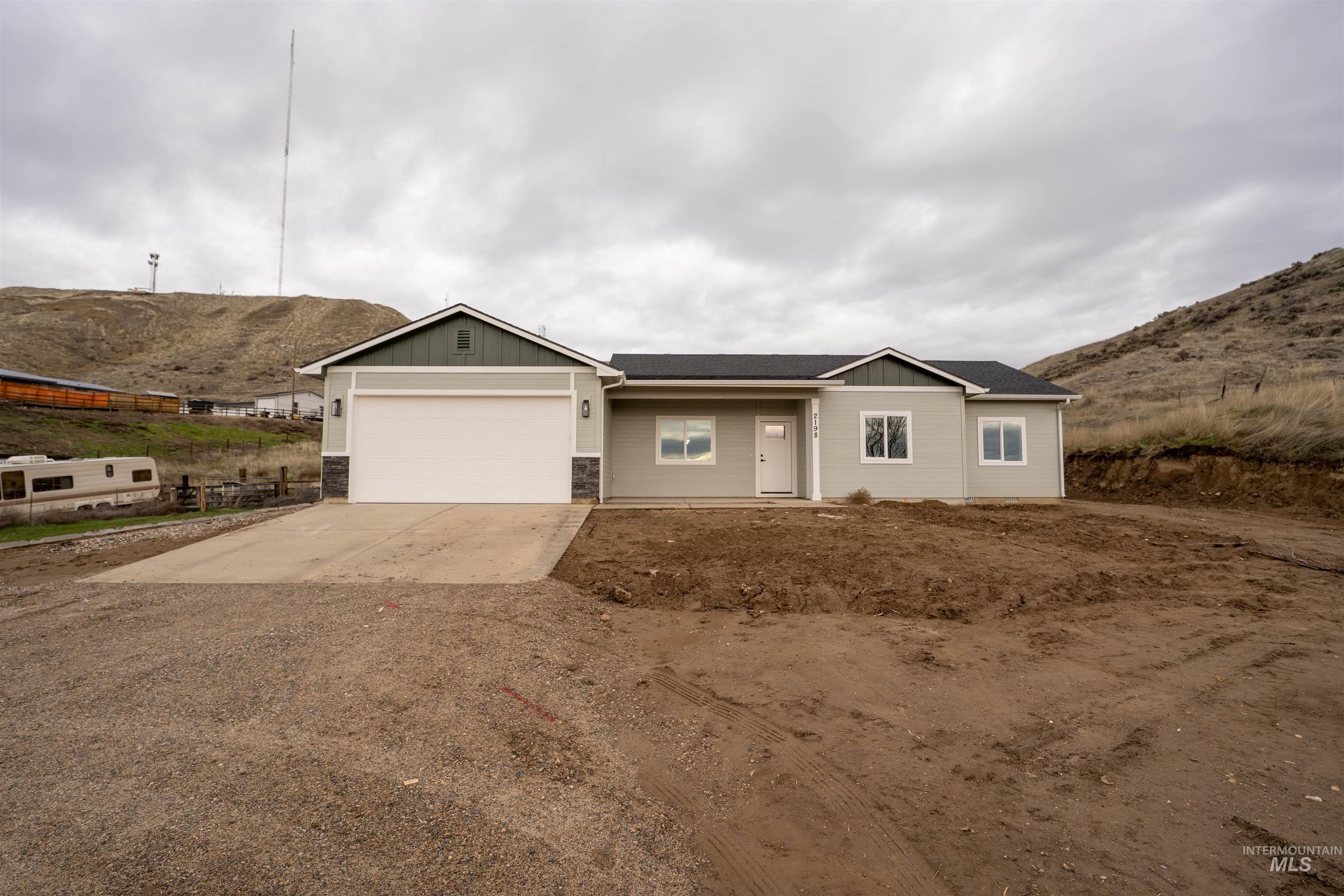 2198 Highway 52, Payette, Idaho 83661, 3 Bedrooms, 2 Bathrooms, Residential For Sale, Price $479,900,MLS 98965902