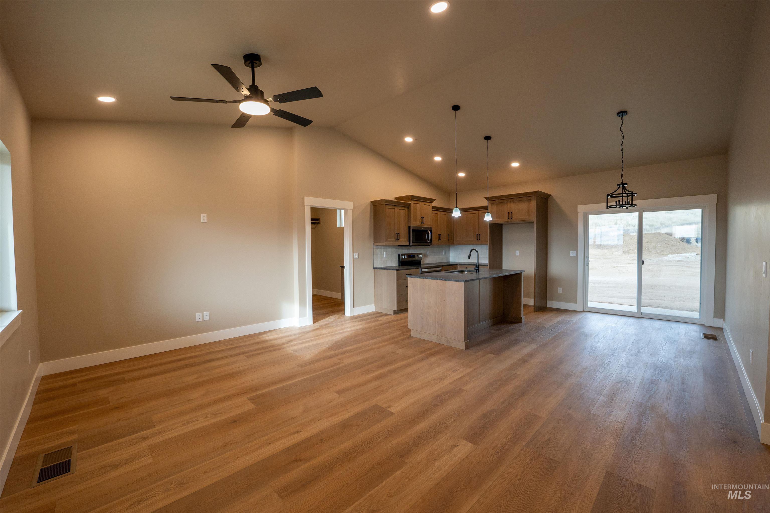 2198 Highway 52, Payette, Idaho 83661, 3 Bedrooms, 2 Bathrooms, Residential For Sale, Price $479,900,MLS 98965902