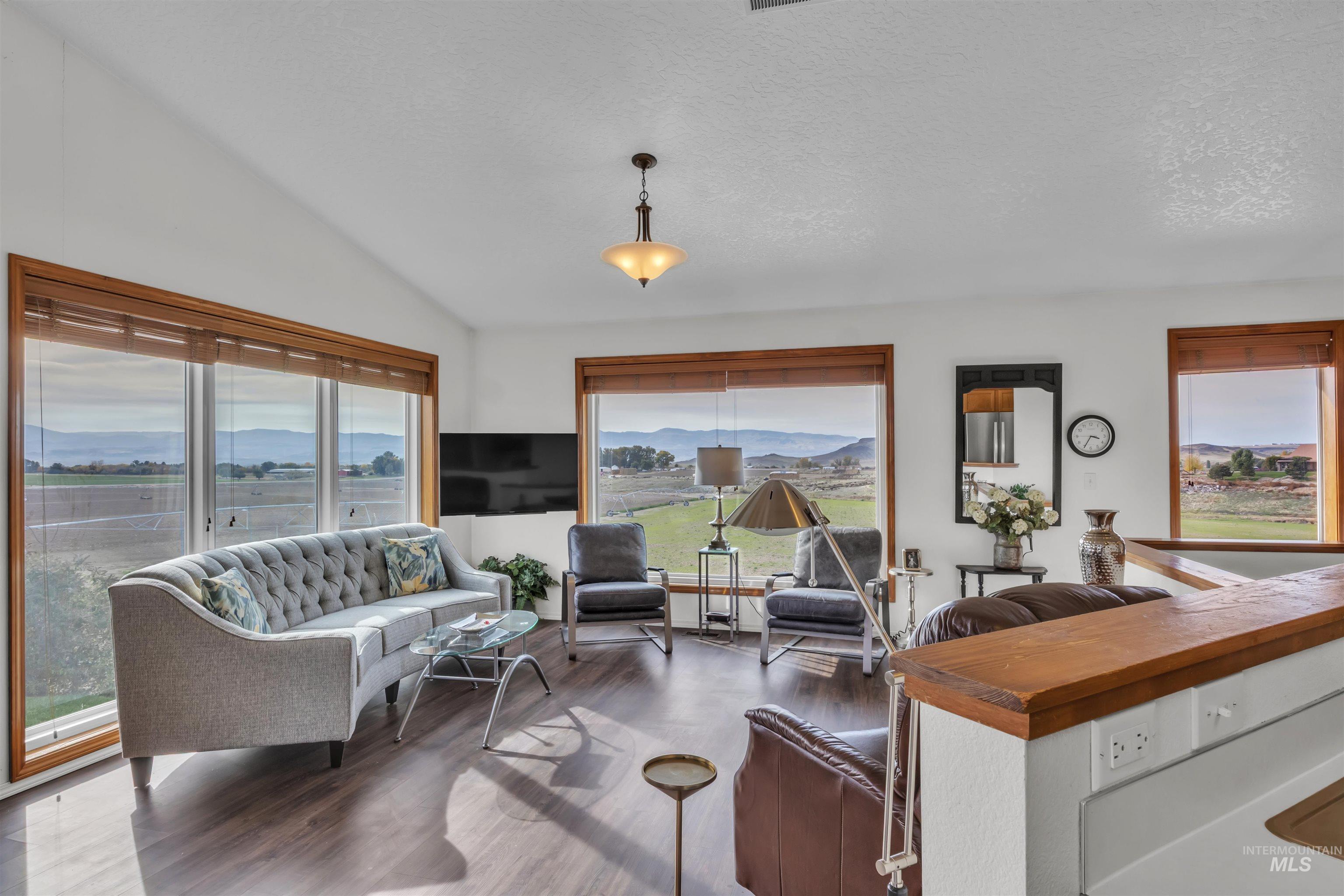 1979 S Can Ada Road, Melba, Idaho 83641-5263, 3 Bedrooms, 2 Bathrooms, Residential For Sale, Price $599,000,MLS 98965904