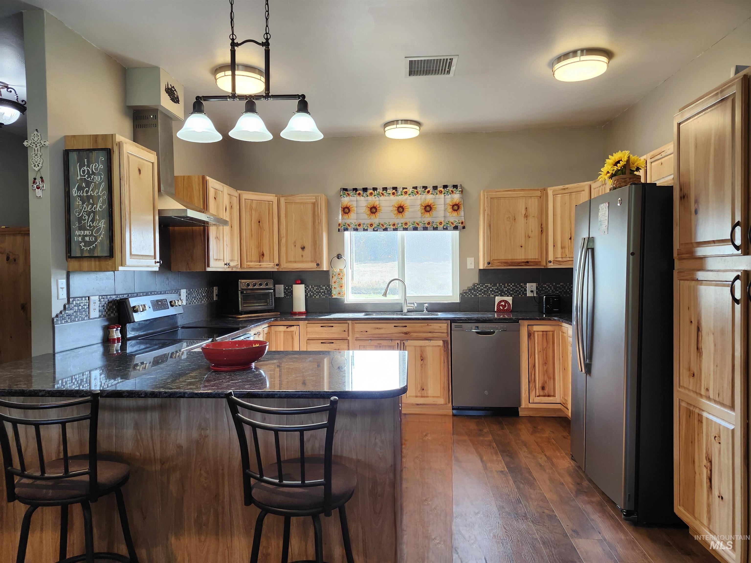 1076 Quartz Creek Rd, Harvard, Idaho 83834, 3 Bedrooms, 2 Bathrooms, Residential For Sale, Price $655,000,MLS 98965922