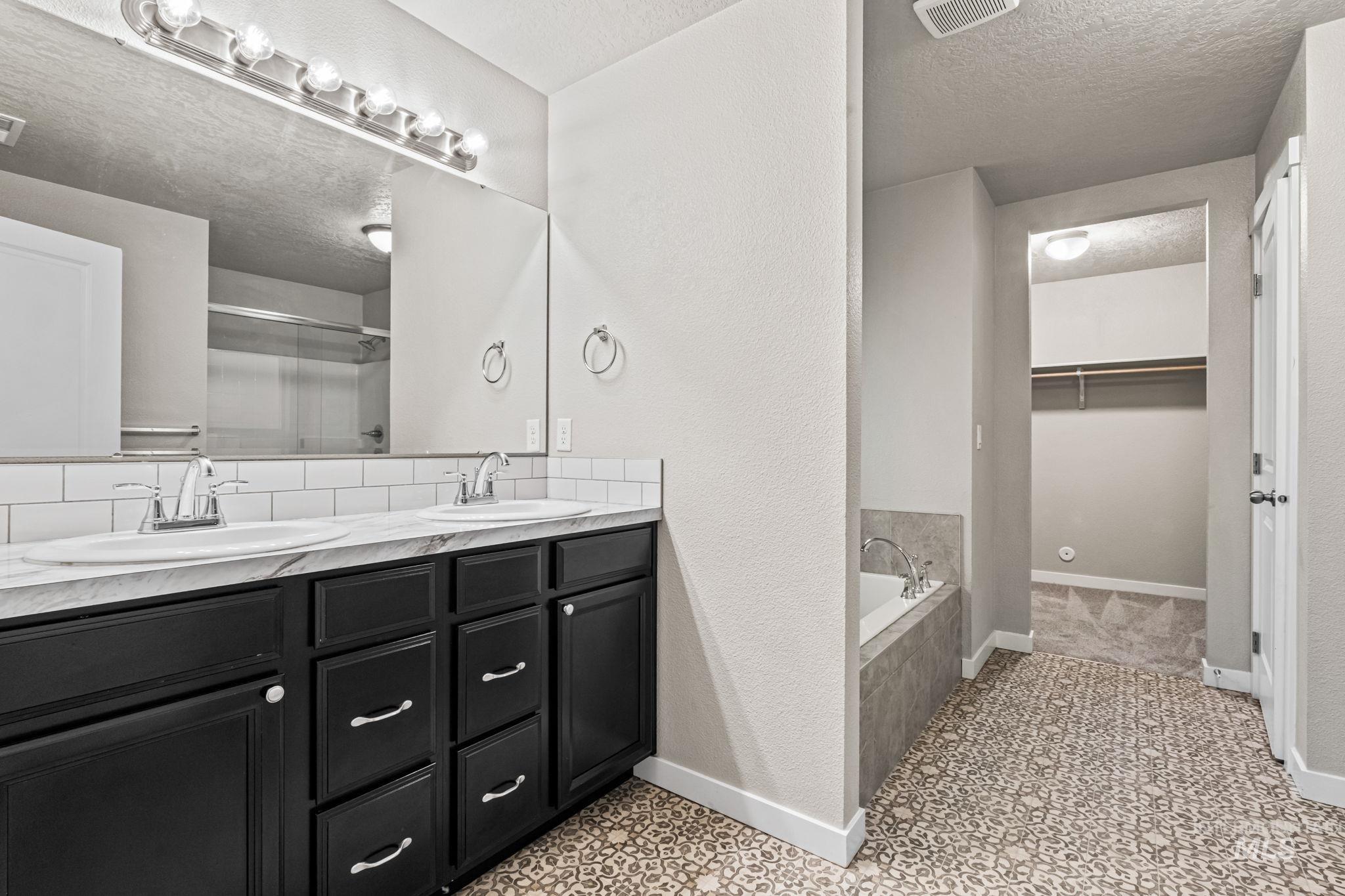 675 E Whitbeck St., Kuna, Idaho 83634, 3 Bedrooms, 2 Bathrooms, Residential For Sale, Price $429,990,MLS 98965947